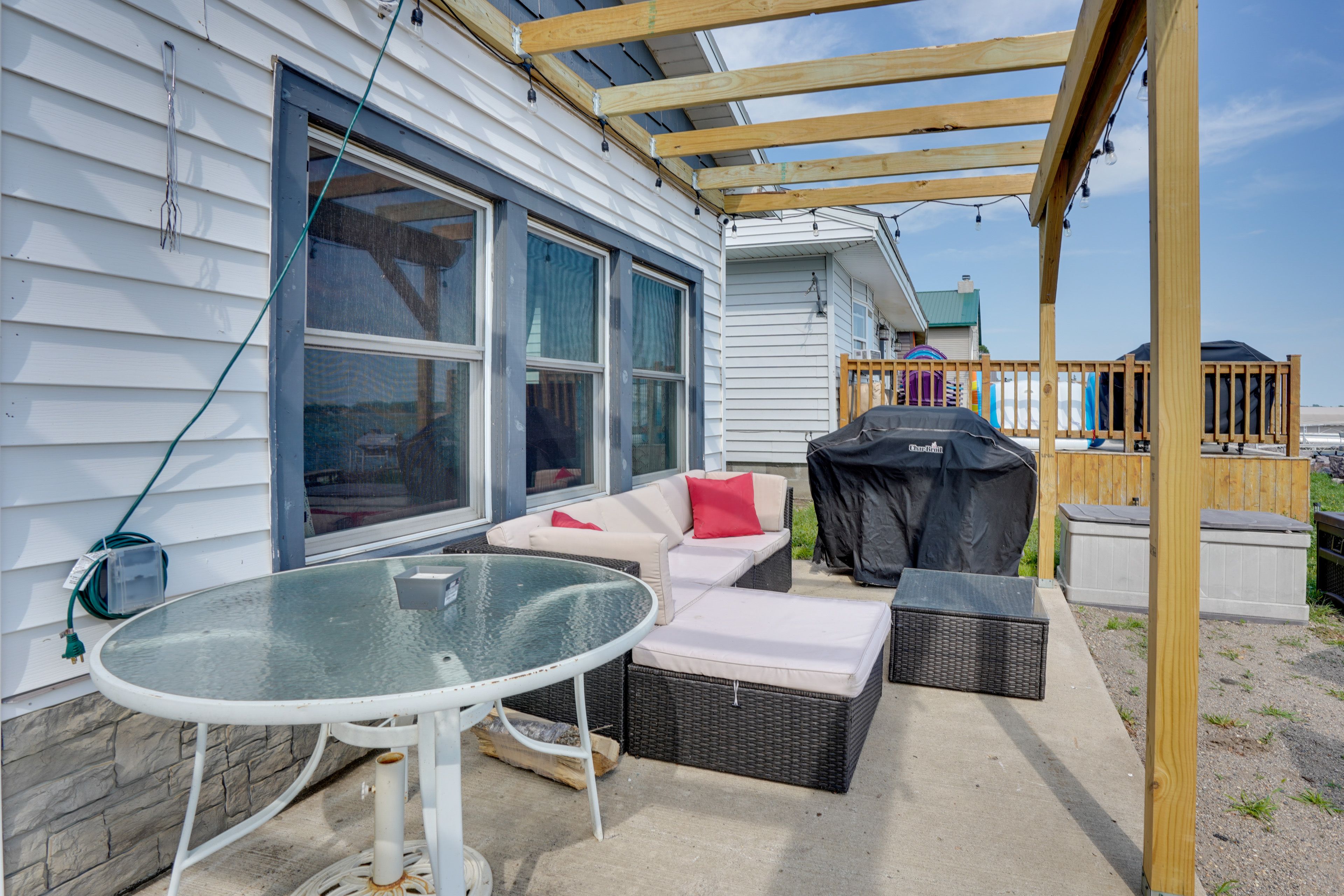 Exterior | Gas Grill