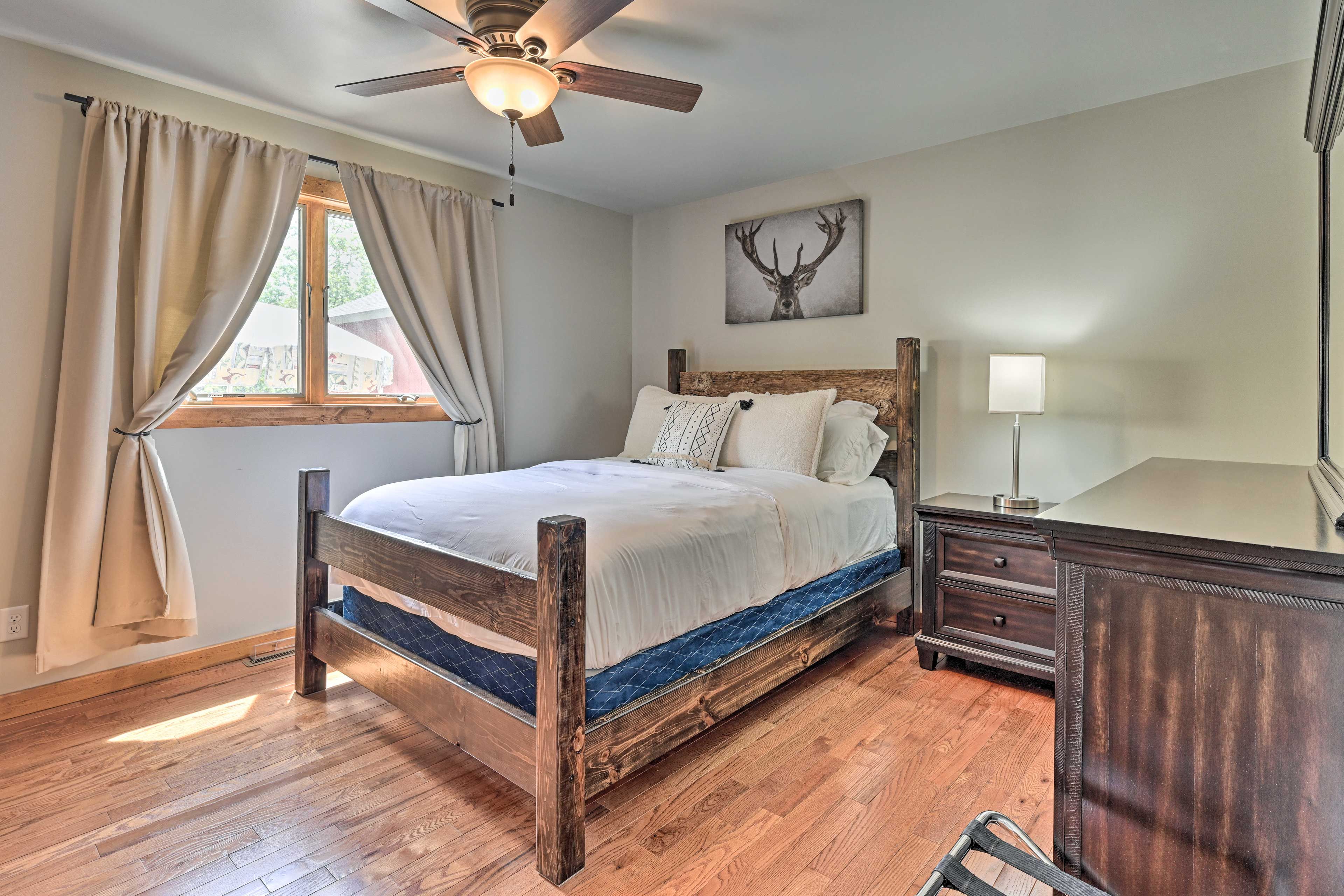 Bedroom 1 | Queen Bed | Linens Provided