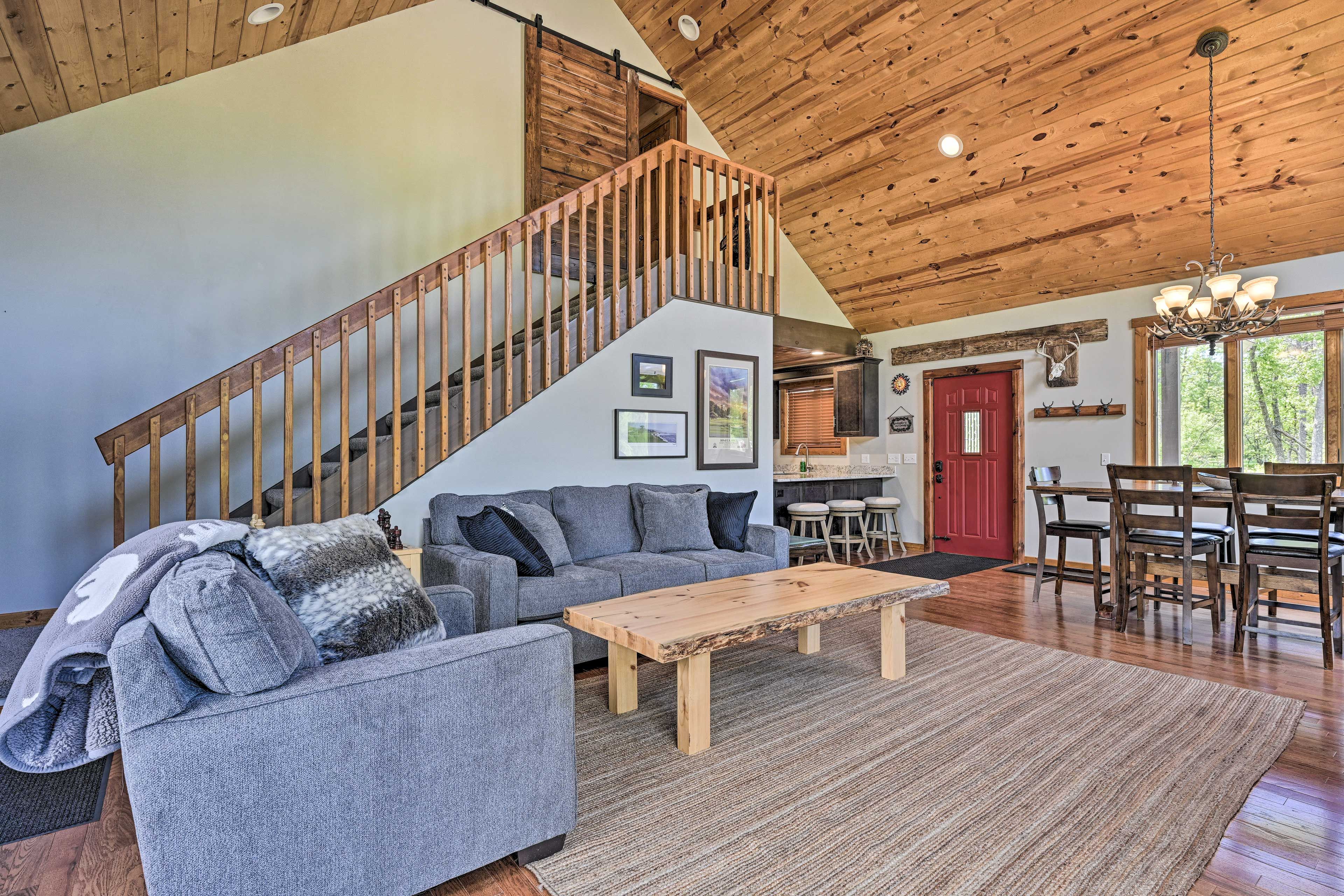 Living Room | Fireplace | Central Air Conditioning