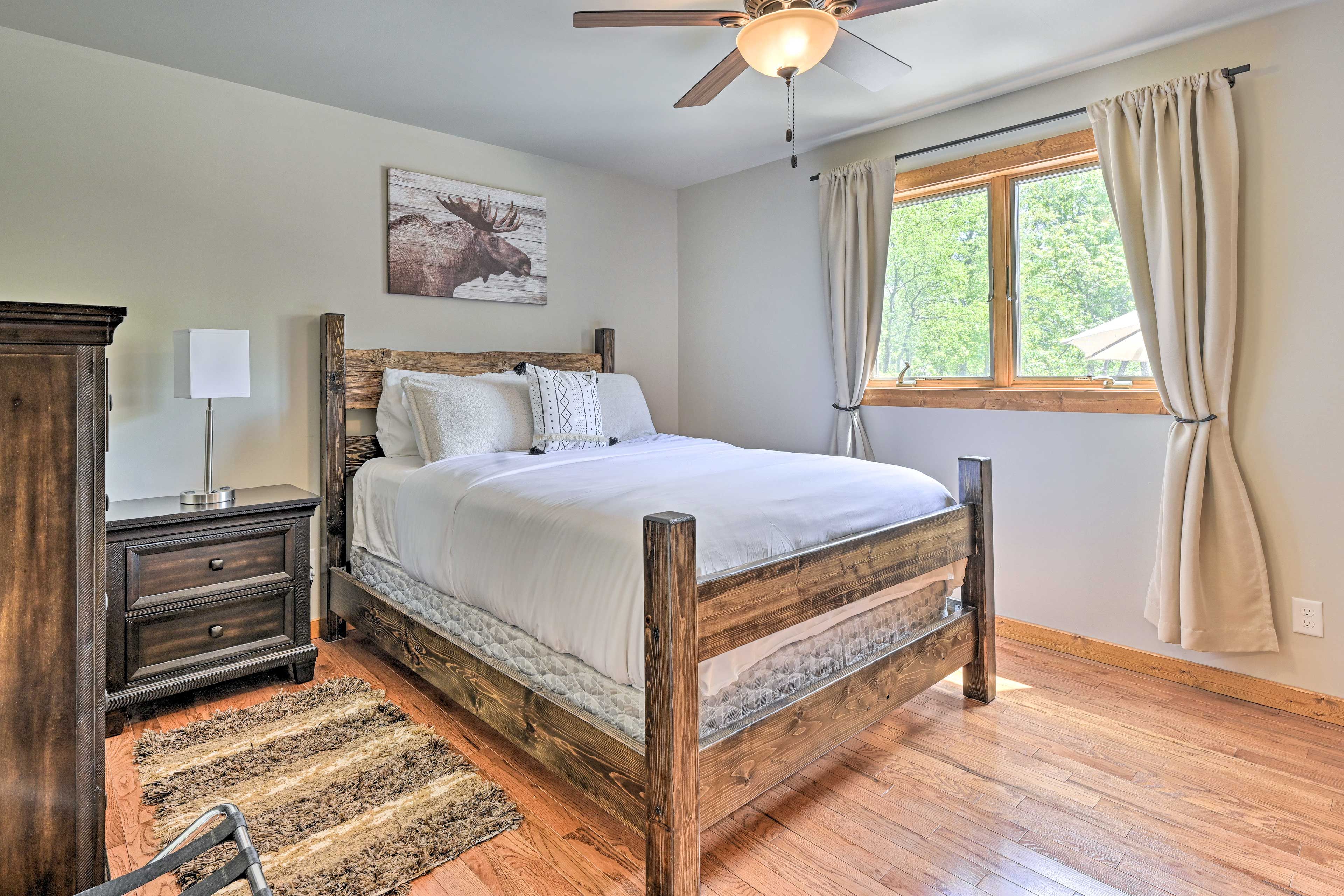 Bedroom 2 | Queen Bed | Ceiling Fans