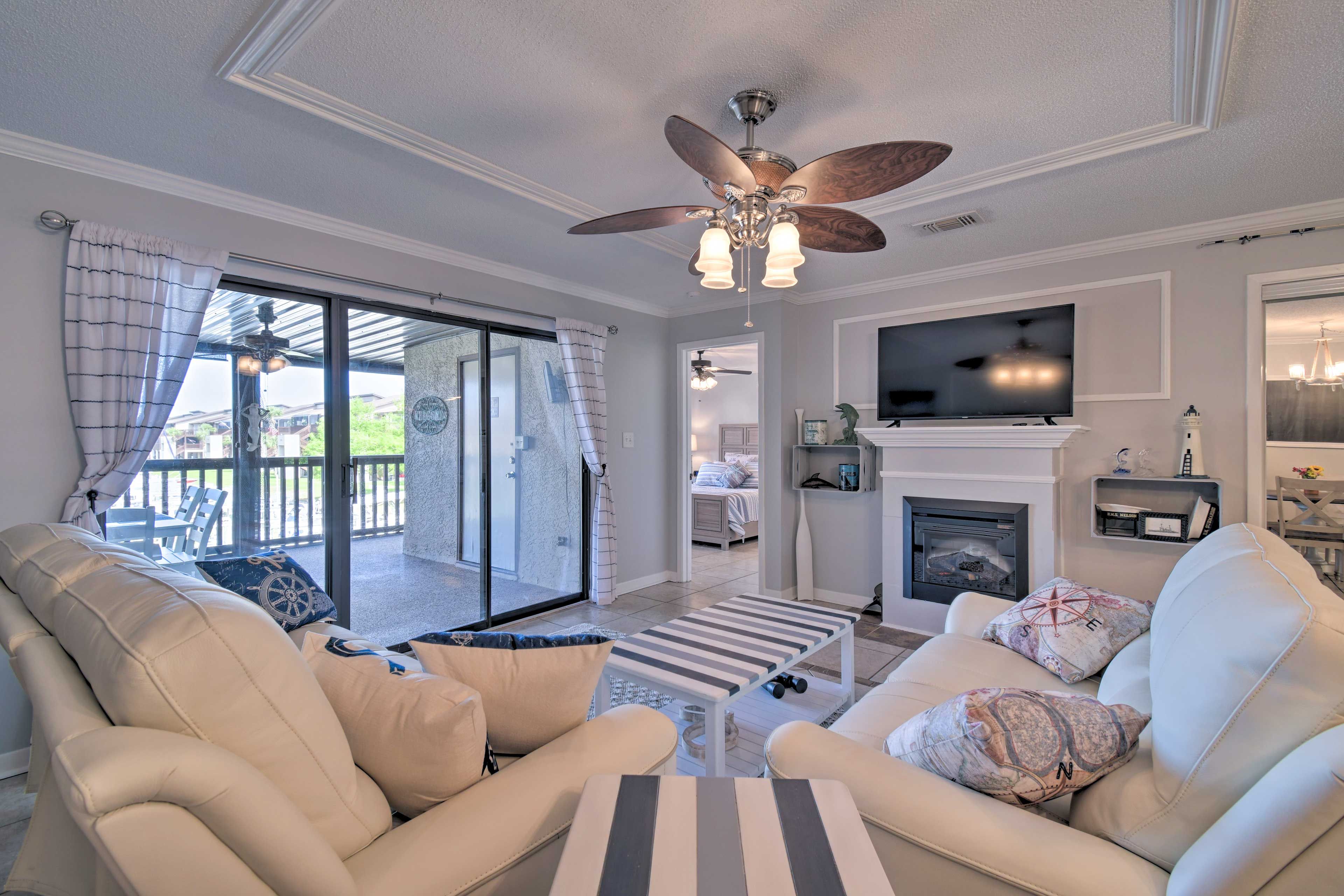 Living Room | Towels & Linenss | Central A/C & Heat