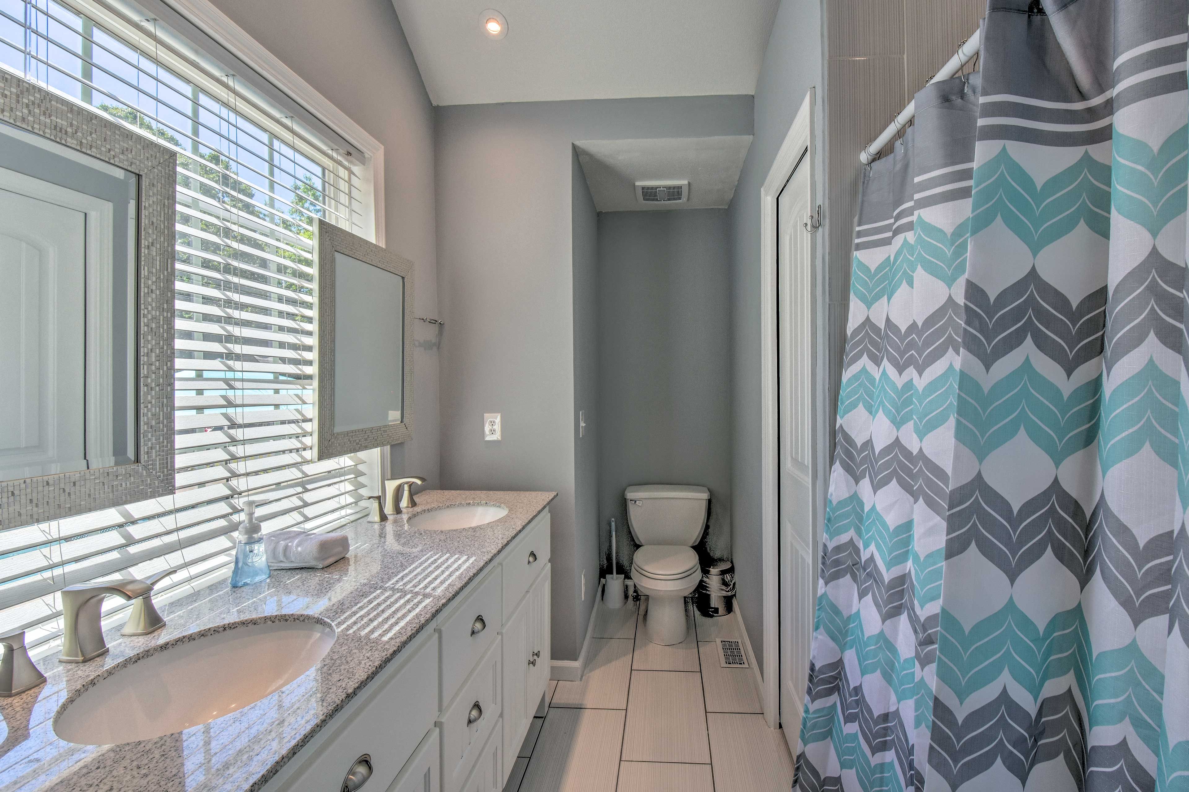 En-Suite Bathroom | Linens & Towels Provided