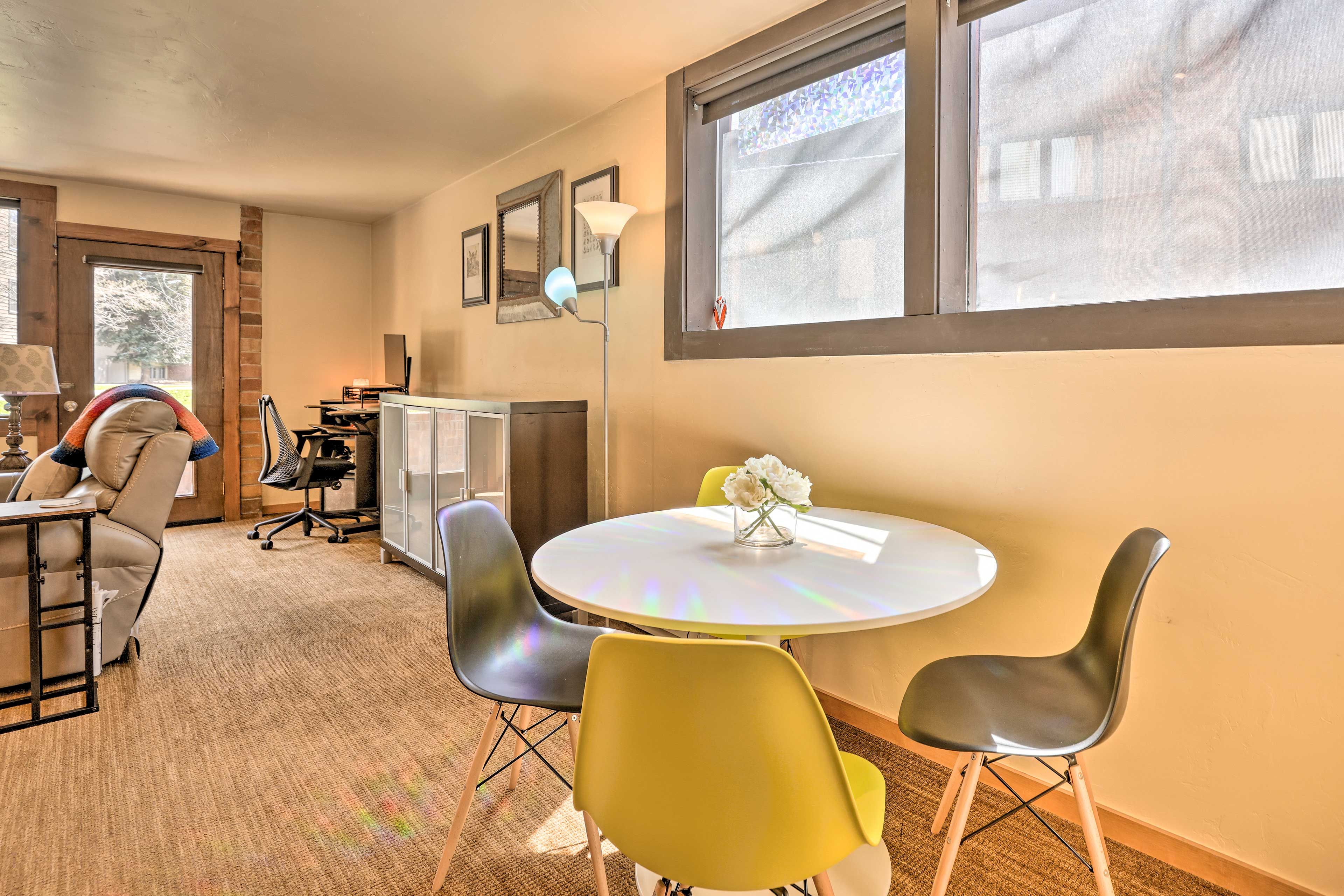 Dining Area | Dishware & Flatware Provided