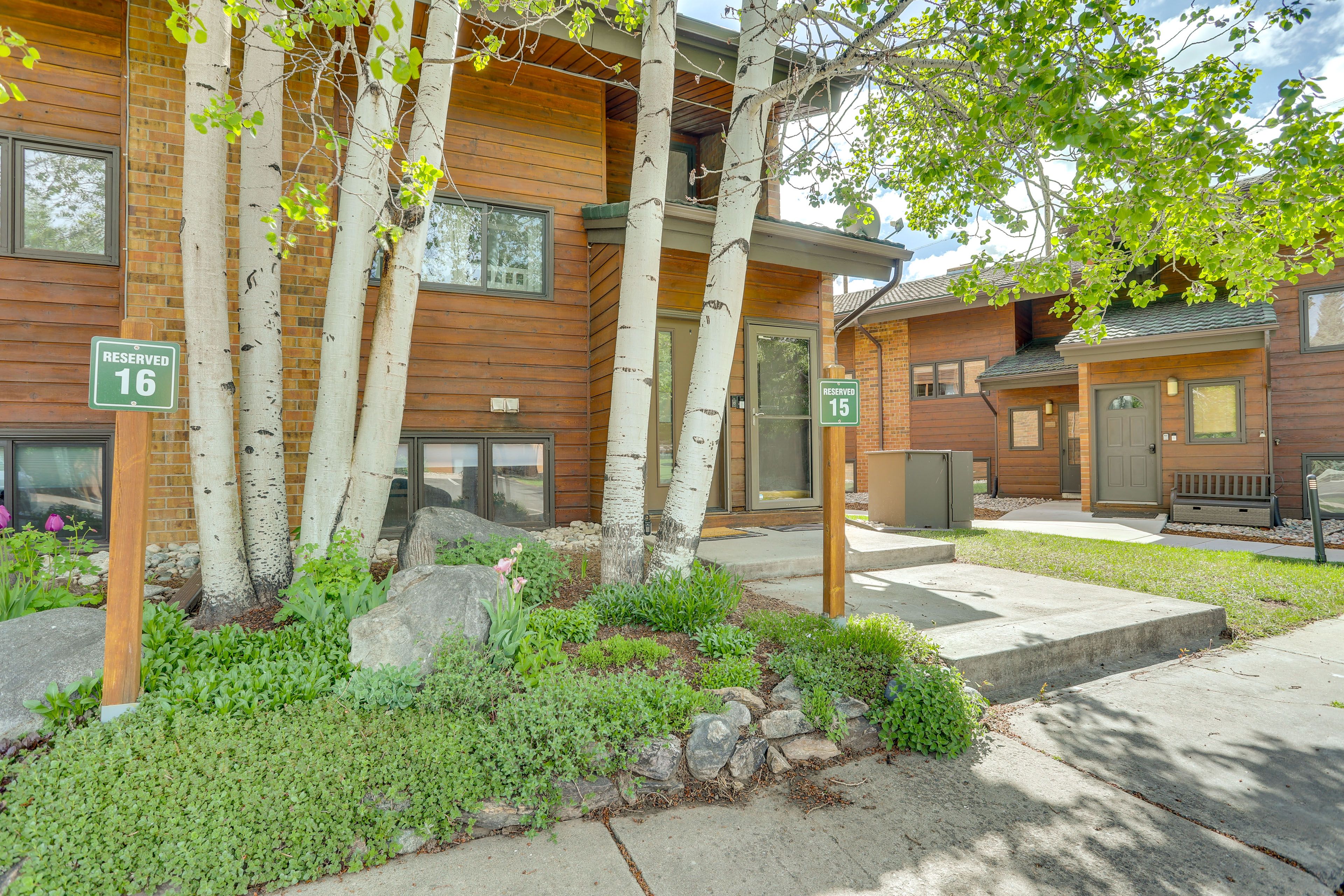 Entryway | Ground-Floor Unit