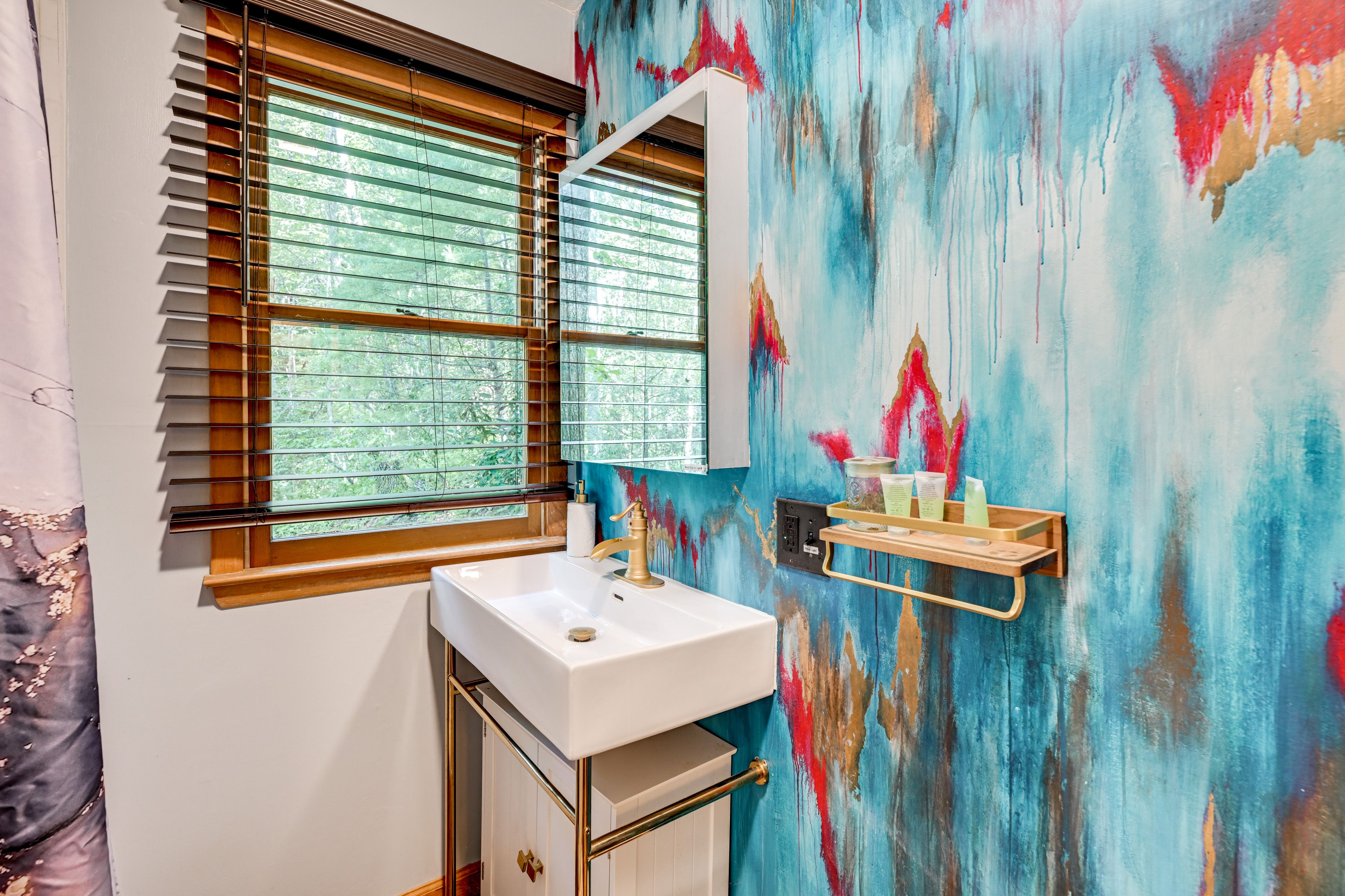 Full Bath | Towels | Hair Dryer | 2nd Floor