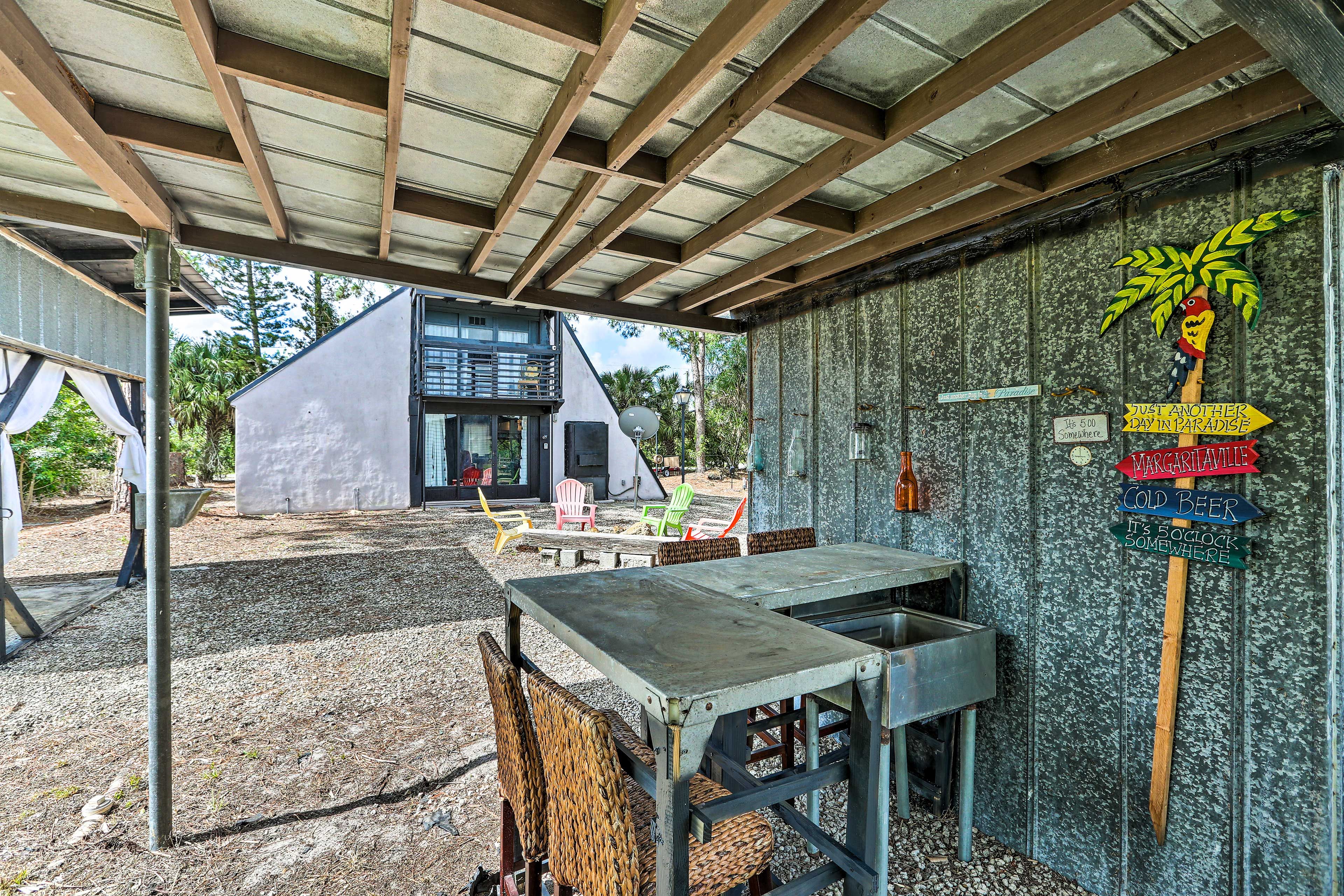 Covered 4-Person Bar Top