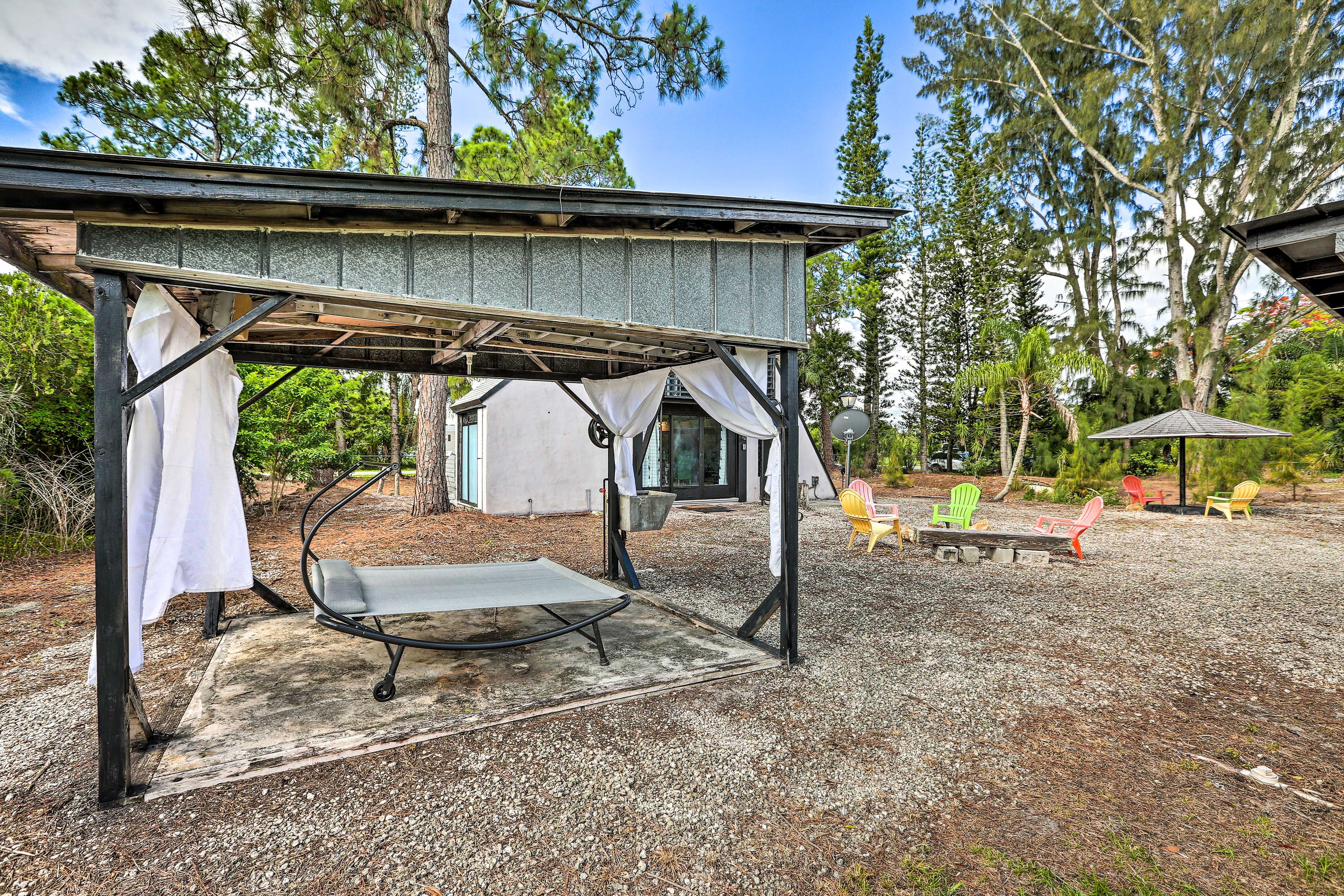 Gazebo w/ Daybed | Hammocks Available