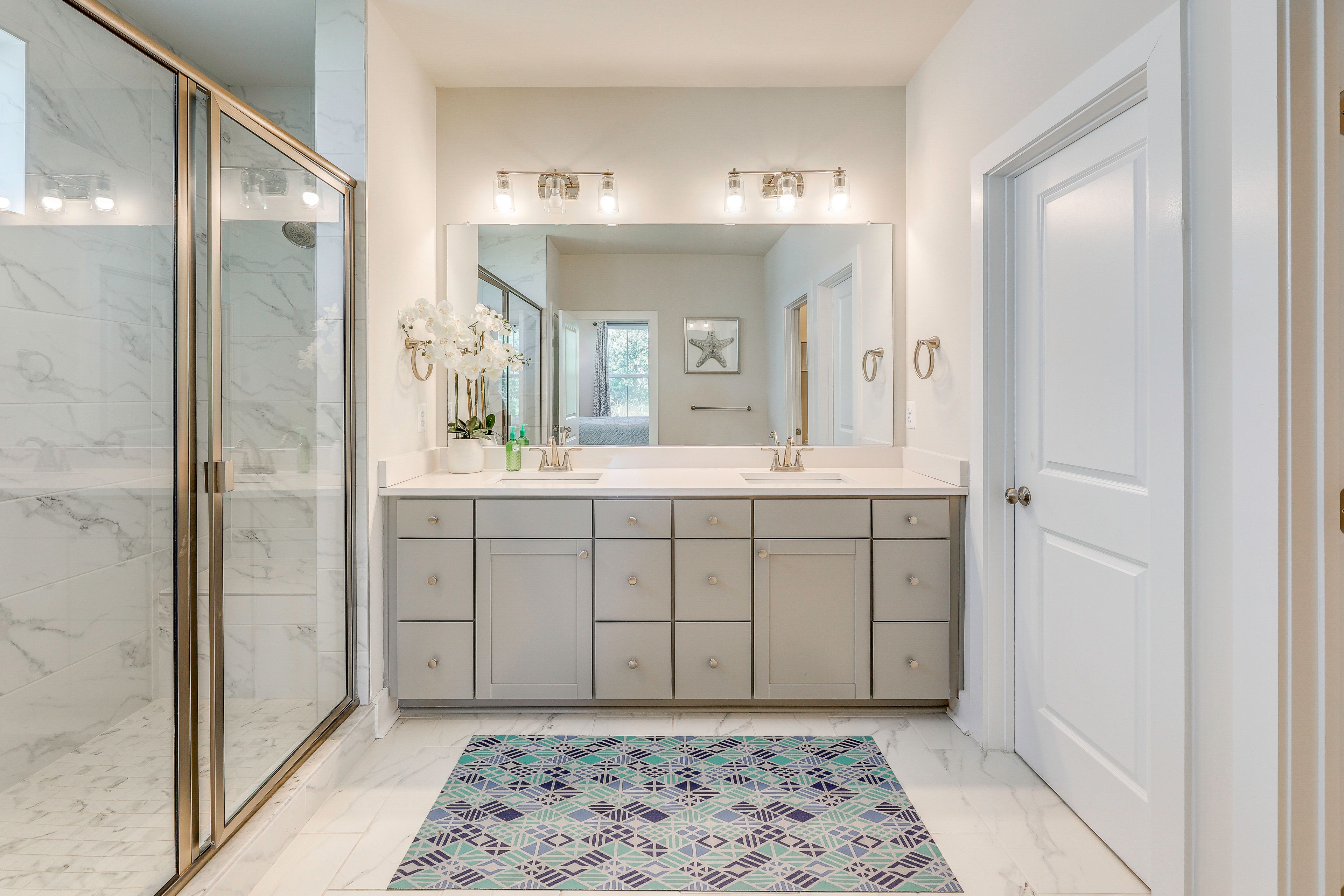 Full Bathroom | 1st Floor