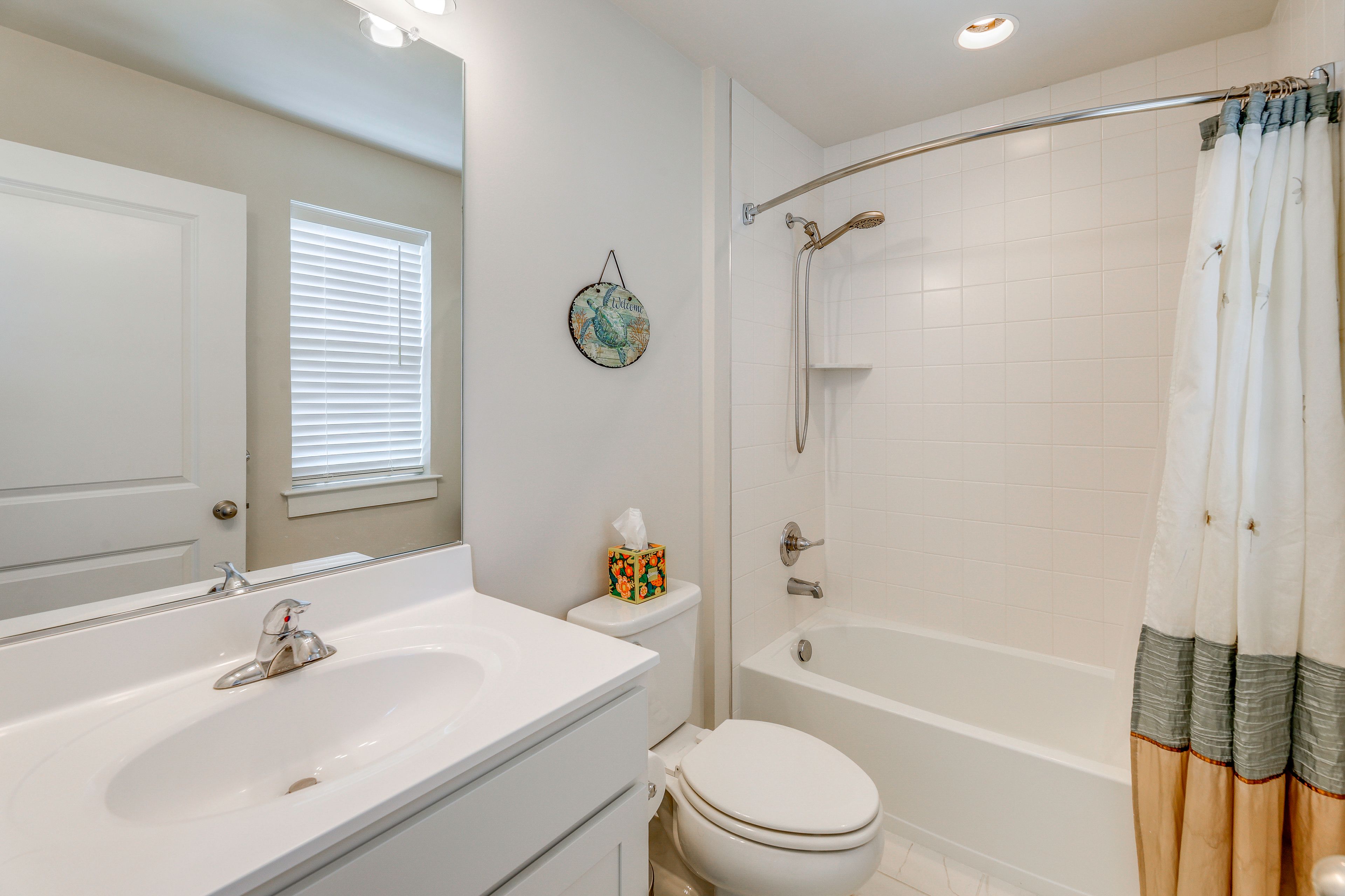 Full Bathroom | 2nd Floor