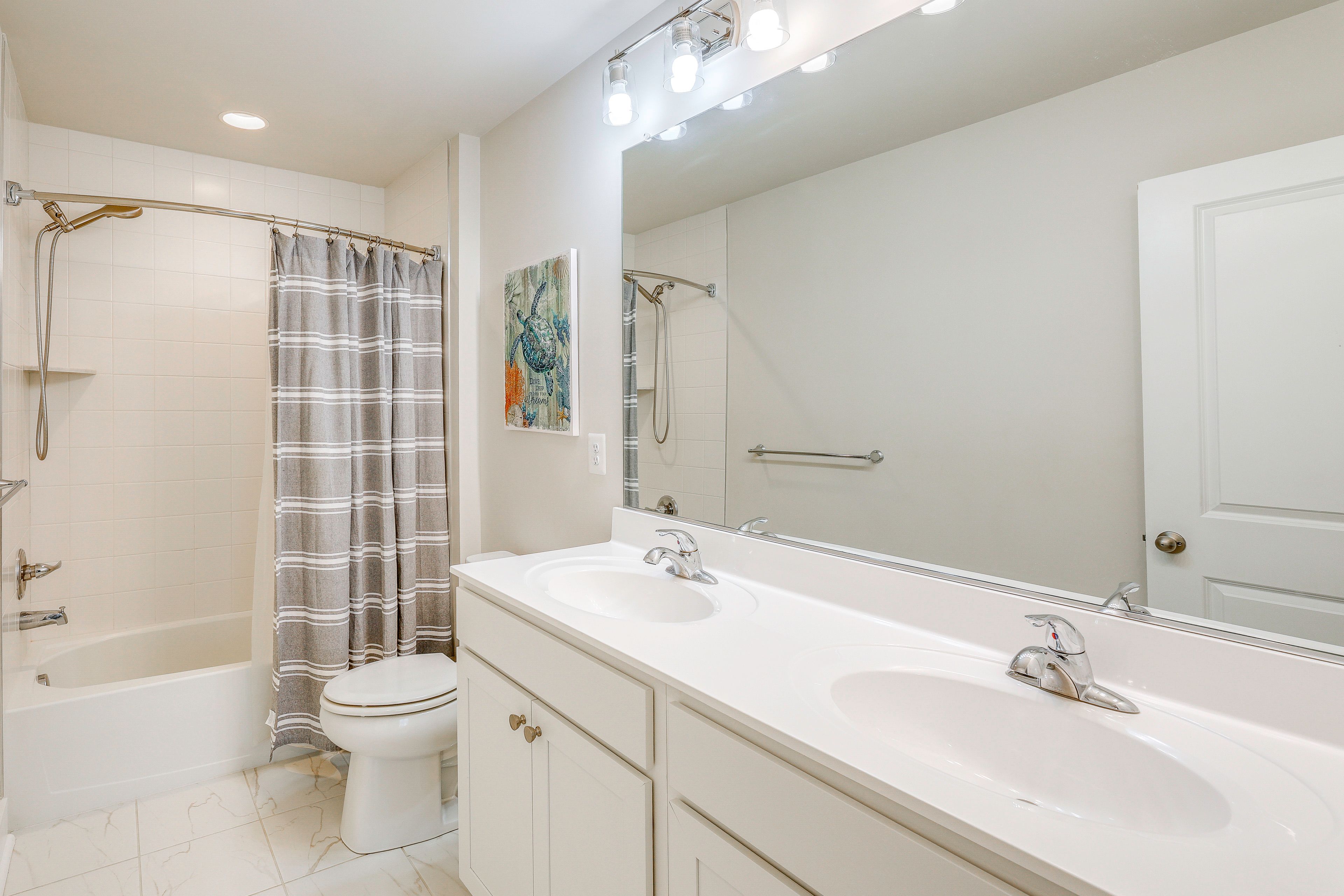 Full Bathroom | 2nd Floor