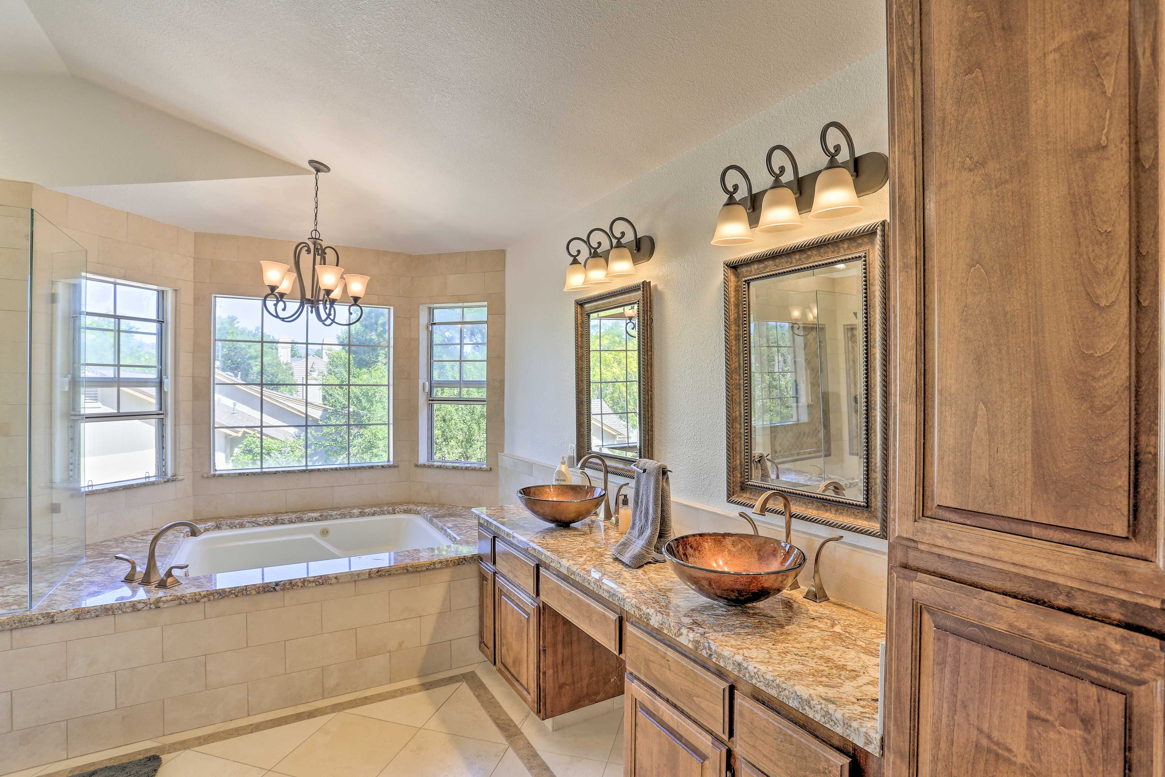 En-Suite Bathroom | Complimentary Toiletries