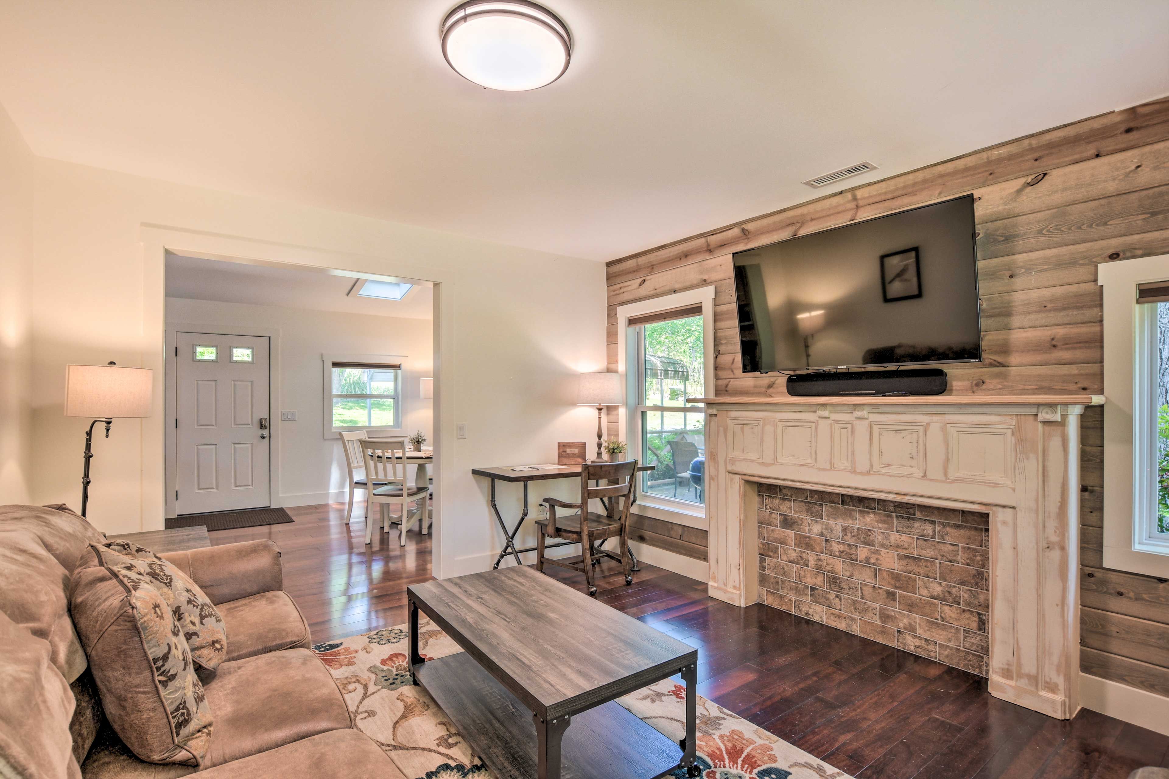 Living Room | Laptop Friendly