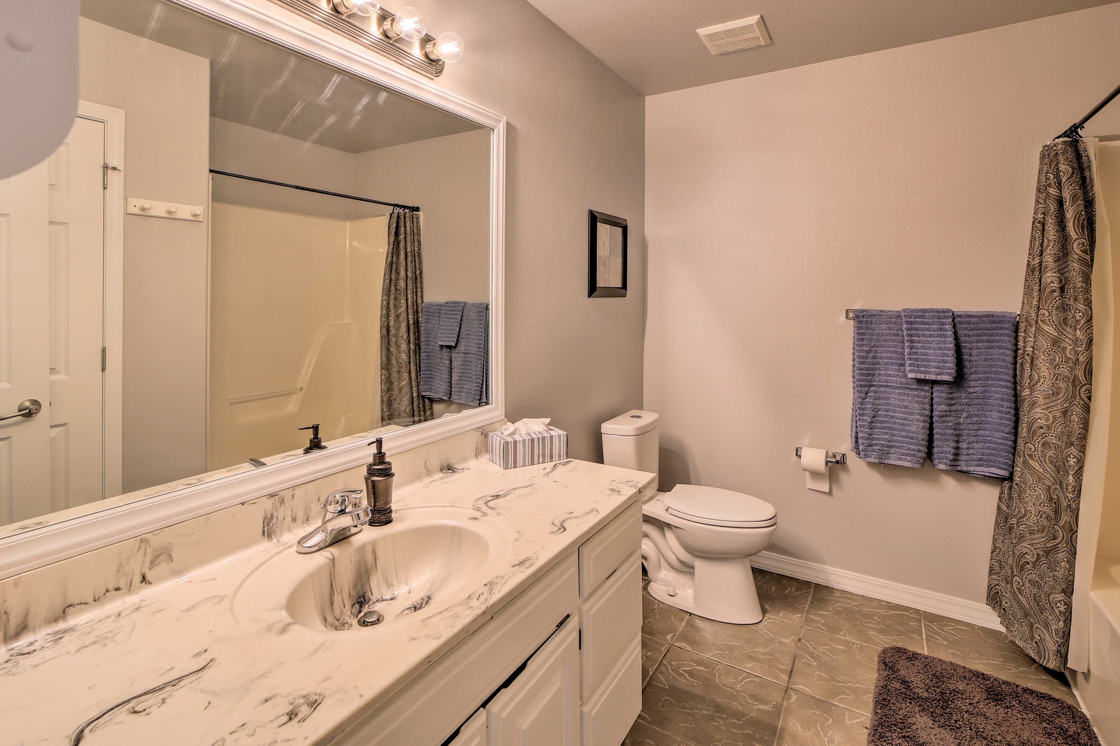 Full Bathroom | Complimentary Toiletries