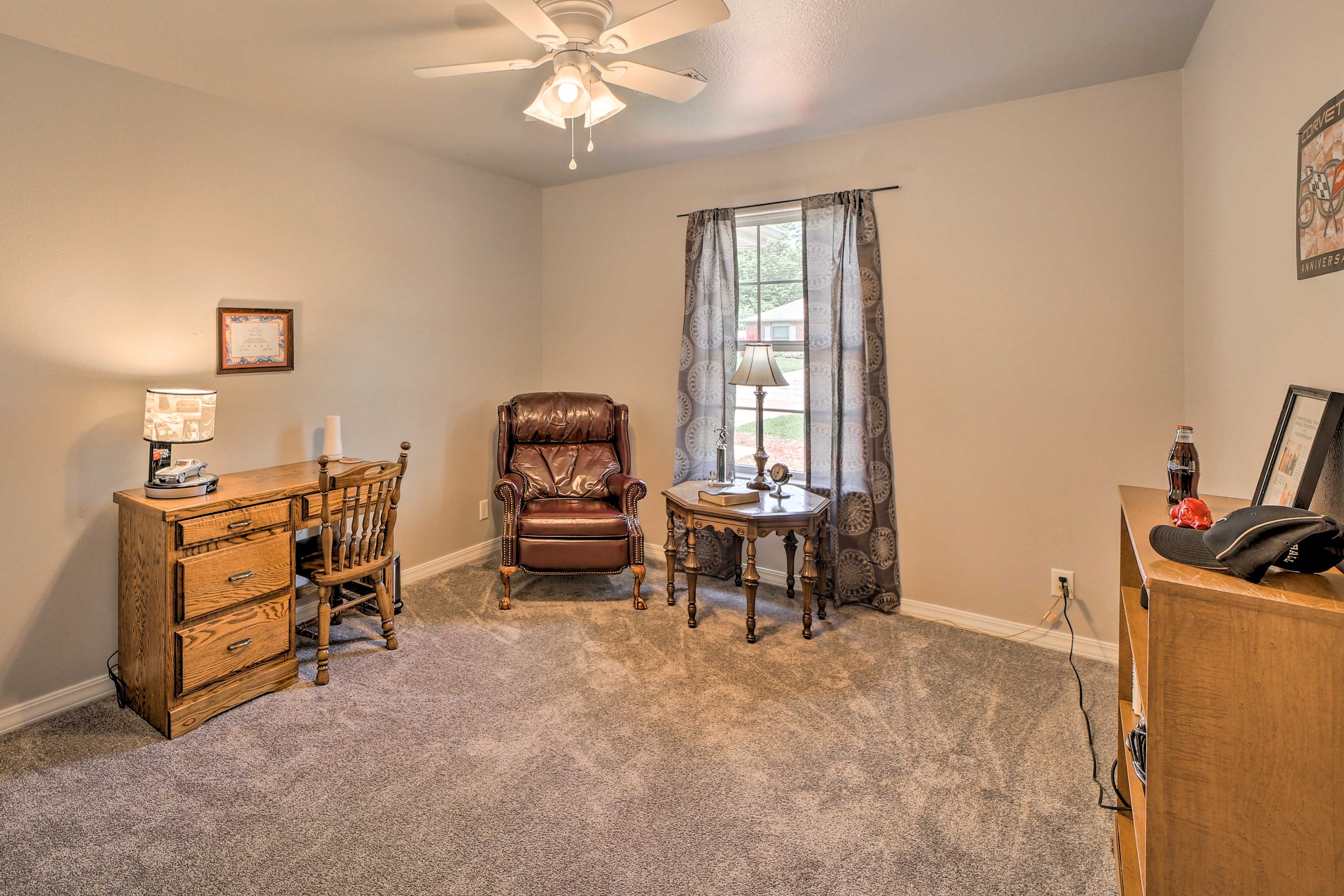 Office | Laptop Workspace | Pack 'n Play