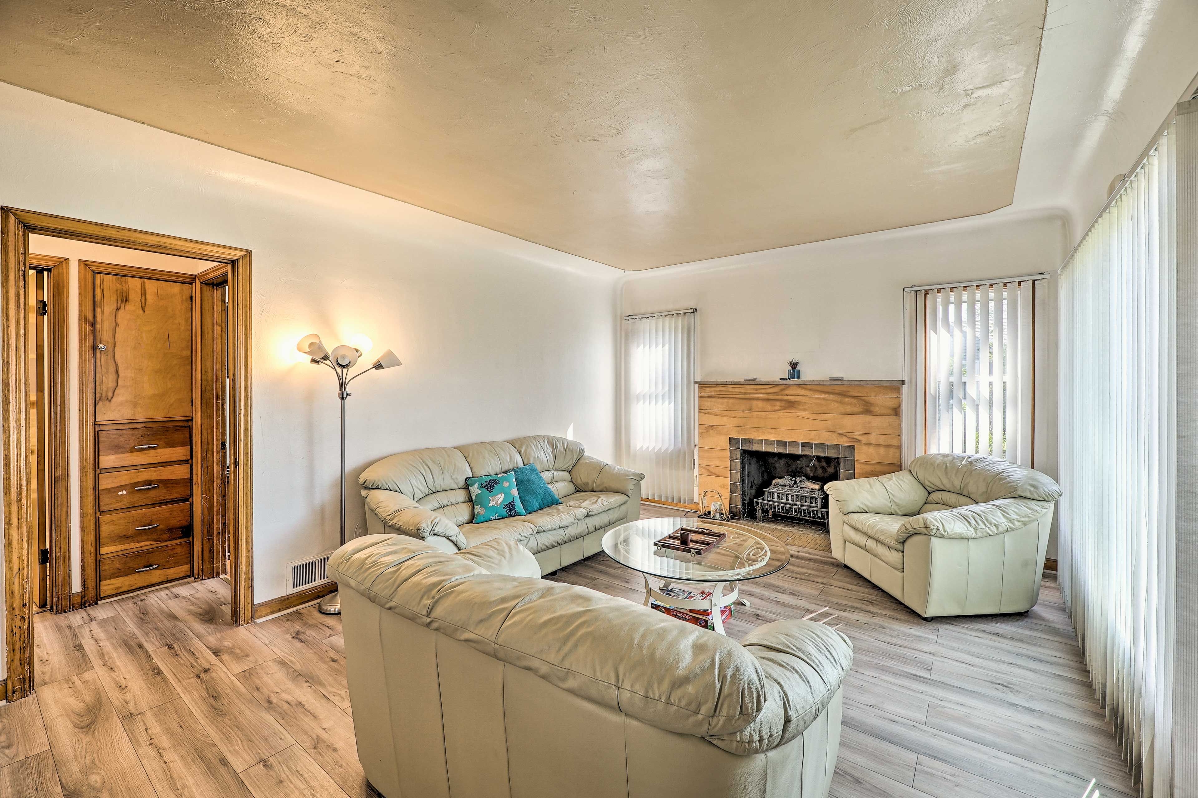 Living Room | Fireplace