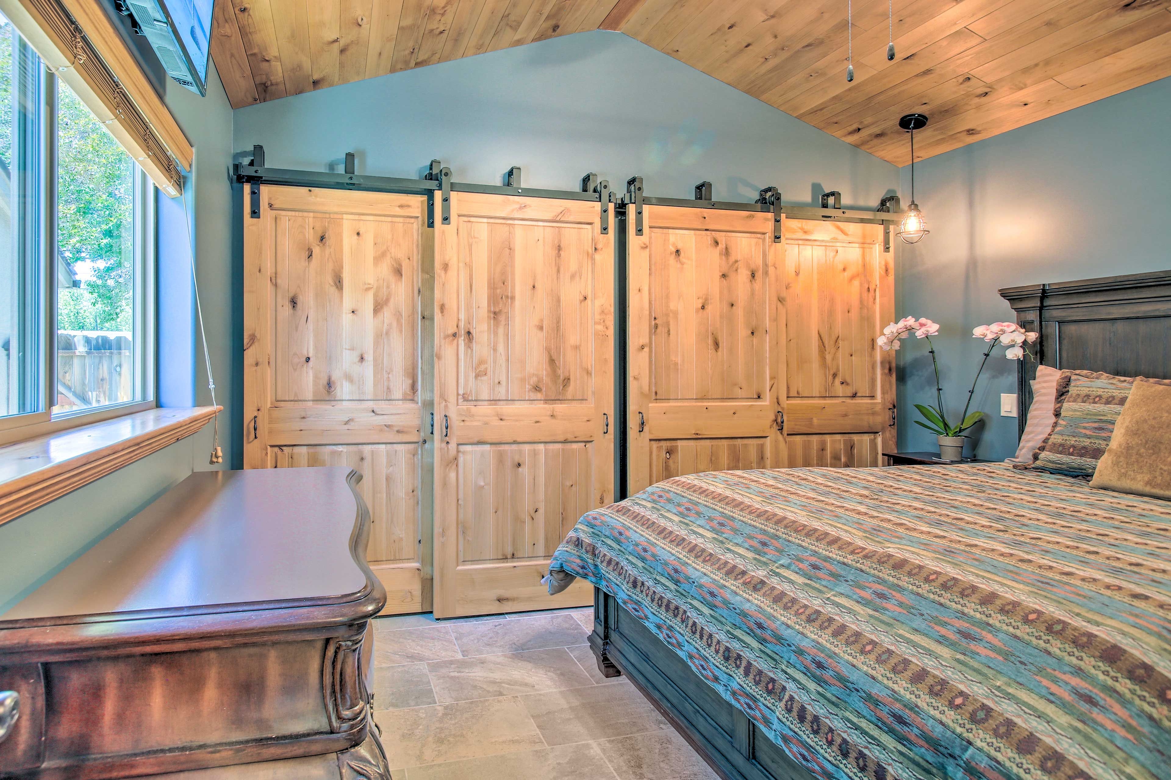 Bedroom | Queen Bed | En-Suite Bathroom | Smart TV | Linens Provided
