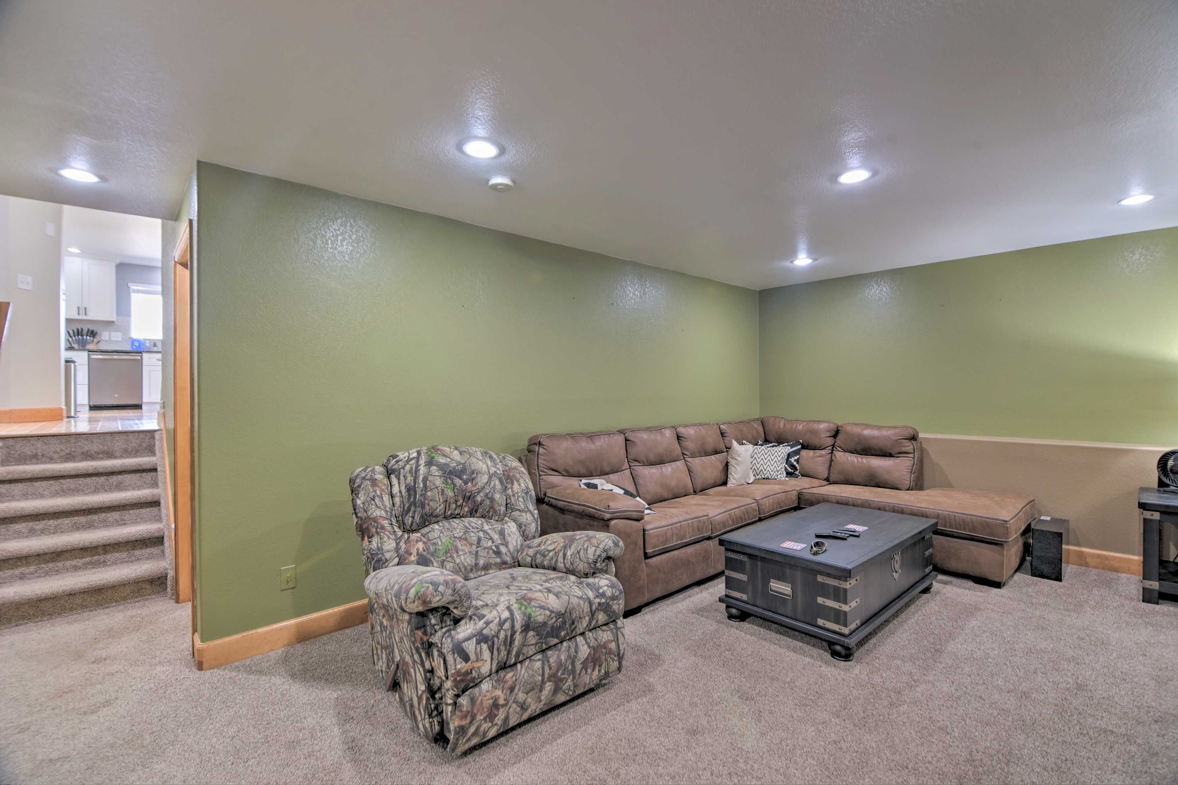 Lower Living Area | Flat-Screen TV | Electric Fireplace