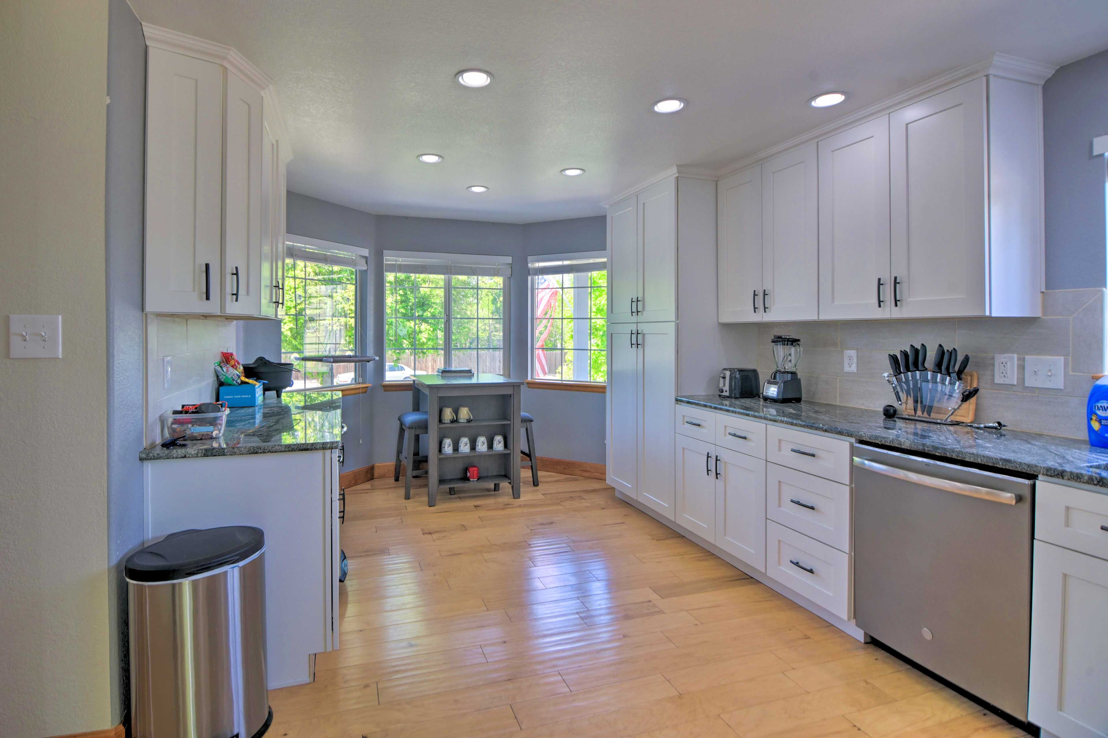 Kitchen | Dishware/Flatware | Cooking Basics | Complimentary Spices | 1st Floor