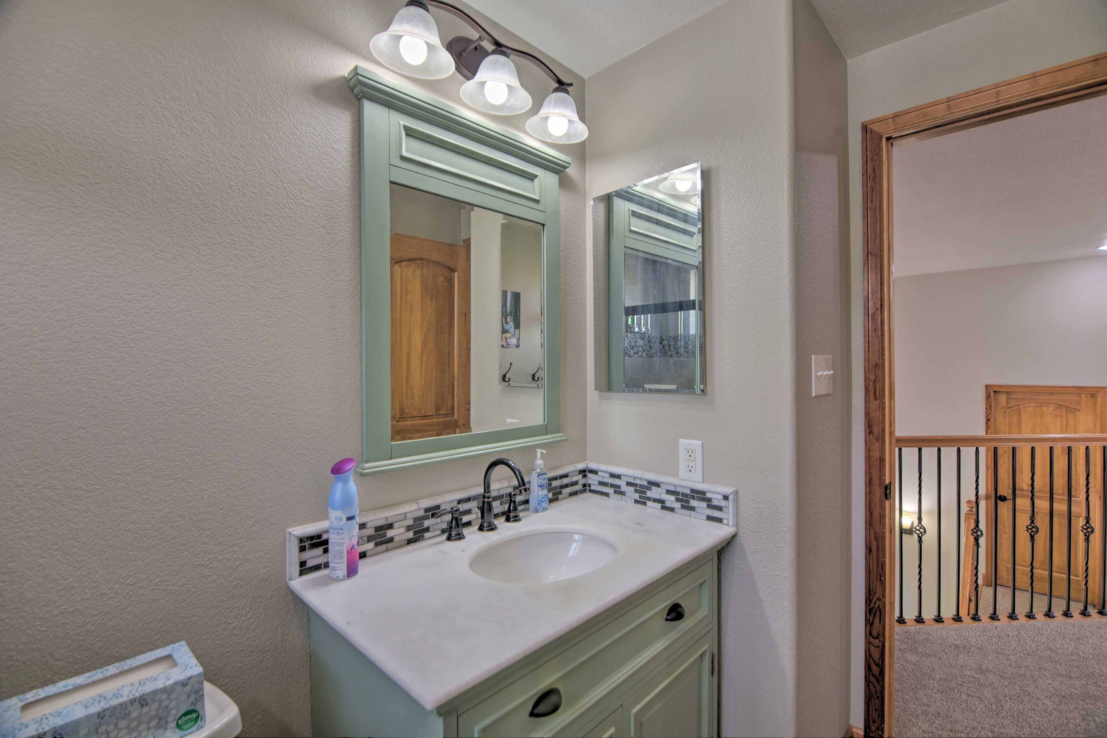 Full Bathroom | 2nd Floor