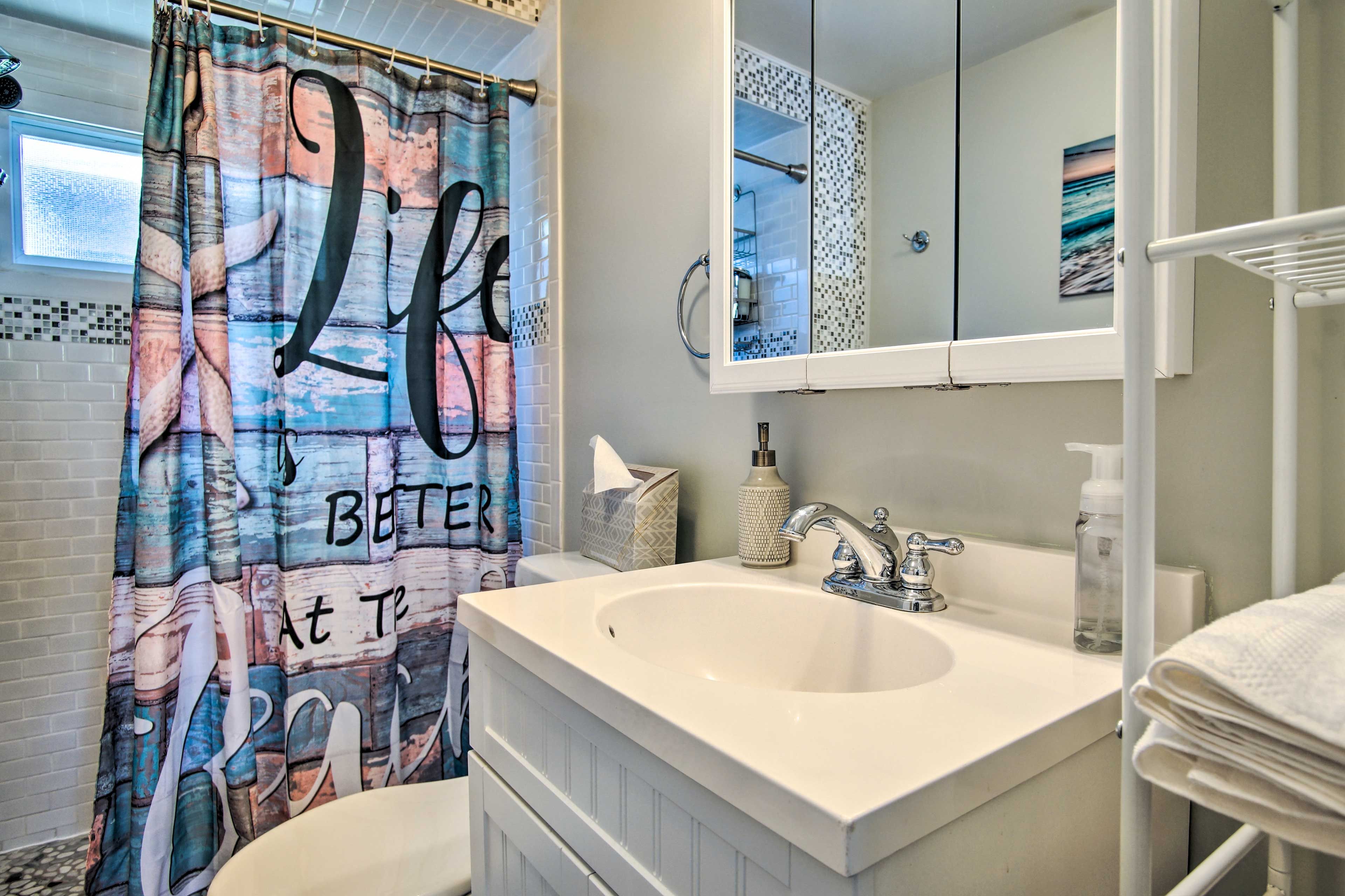 Full Bathroom | Towels Provided | Complimentary Toiletries | Hair Dryer
