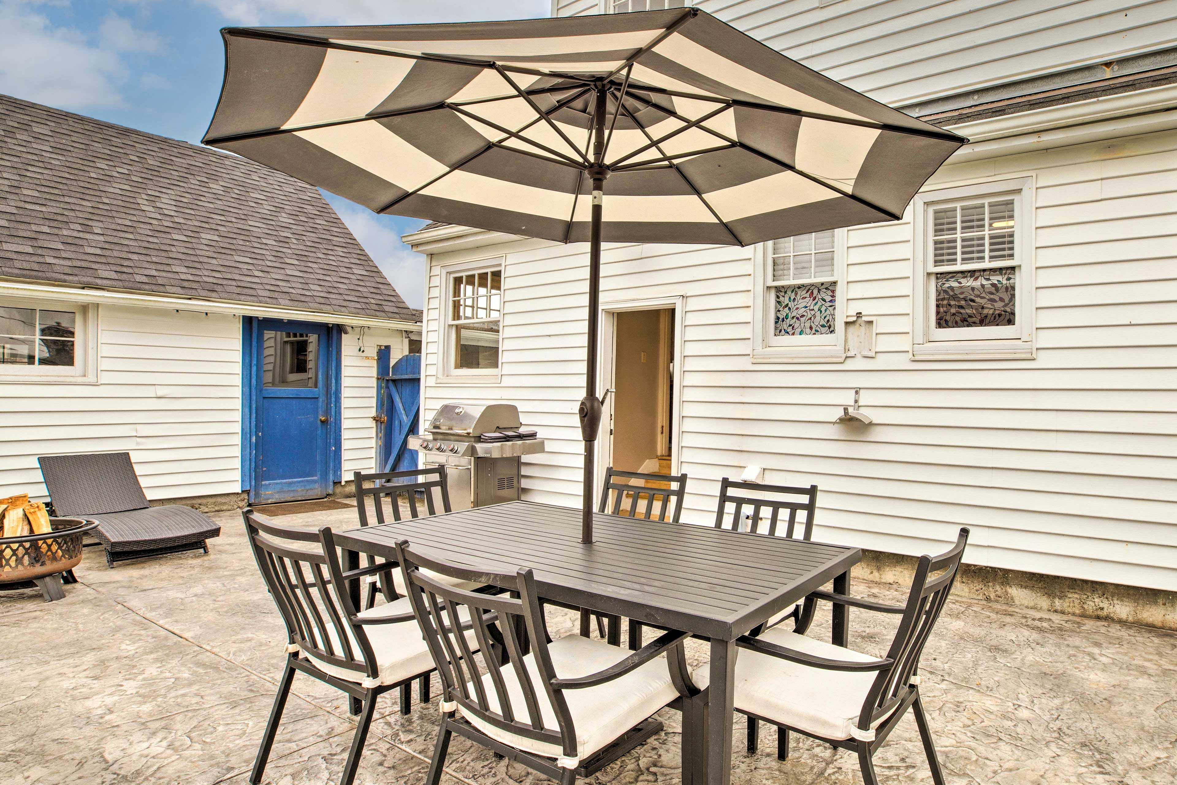 Exterior | Bedroom/Full Bathroom on 1st Floor | Central Heating | Free WiFi