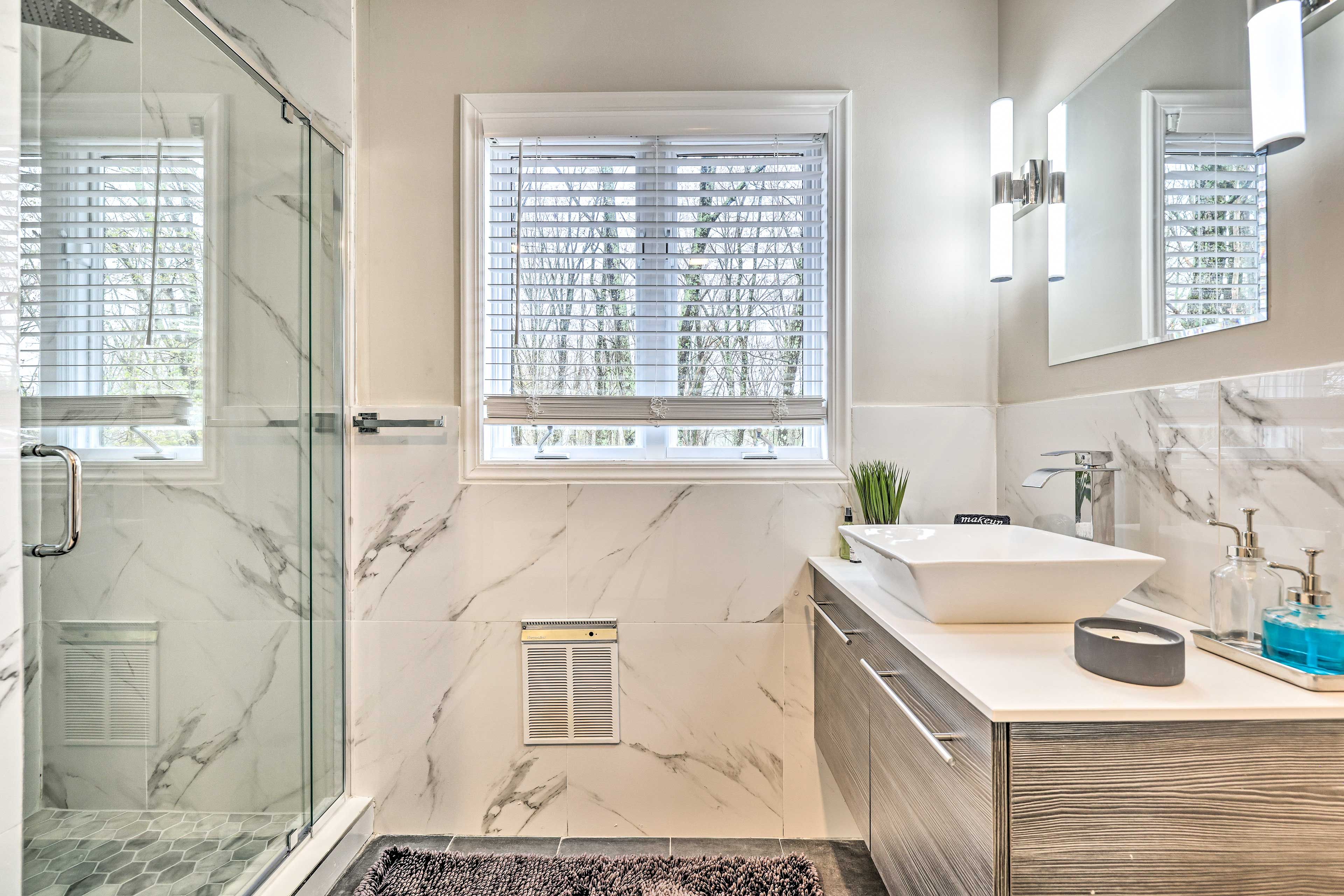 Full Bathroom | 2nd Floor