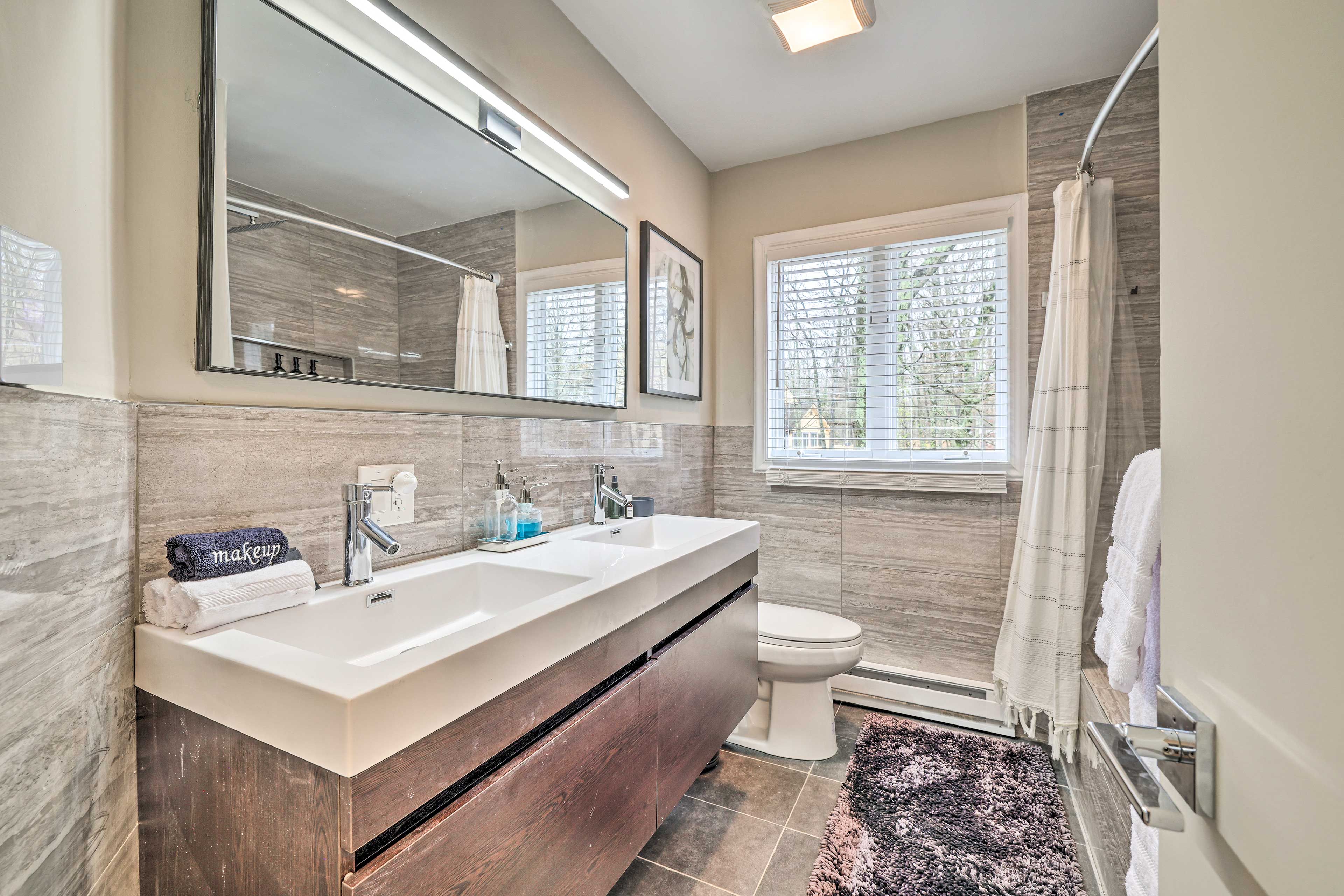 Full Bathroom | 2nd Floor