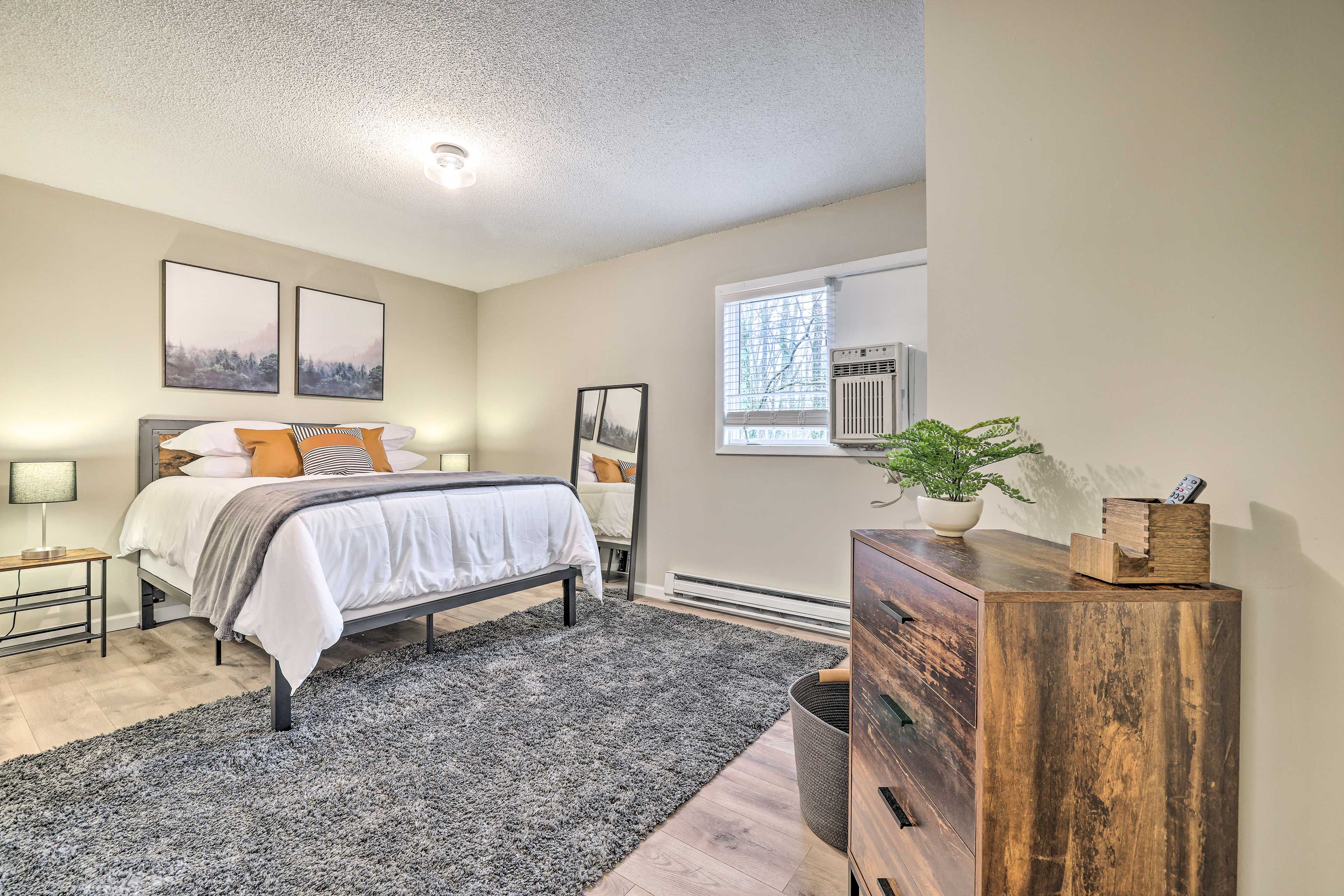 Bedroom 4 | Queen Bed | 2nd Floor
