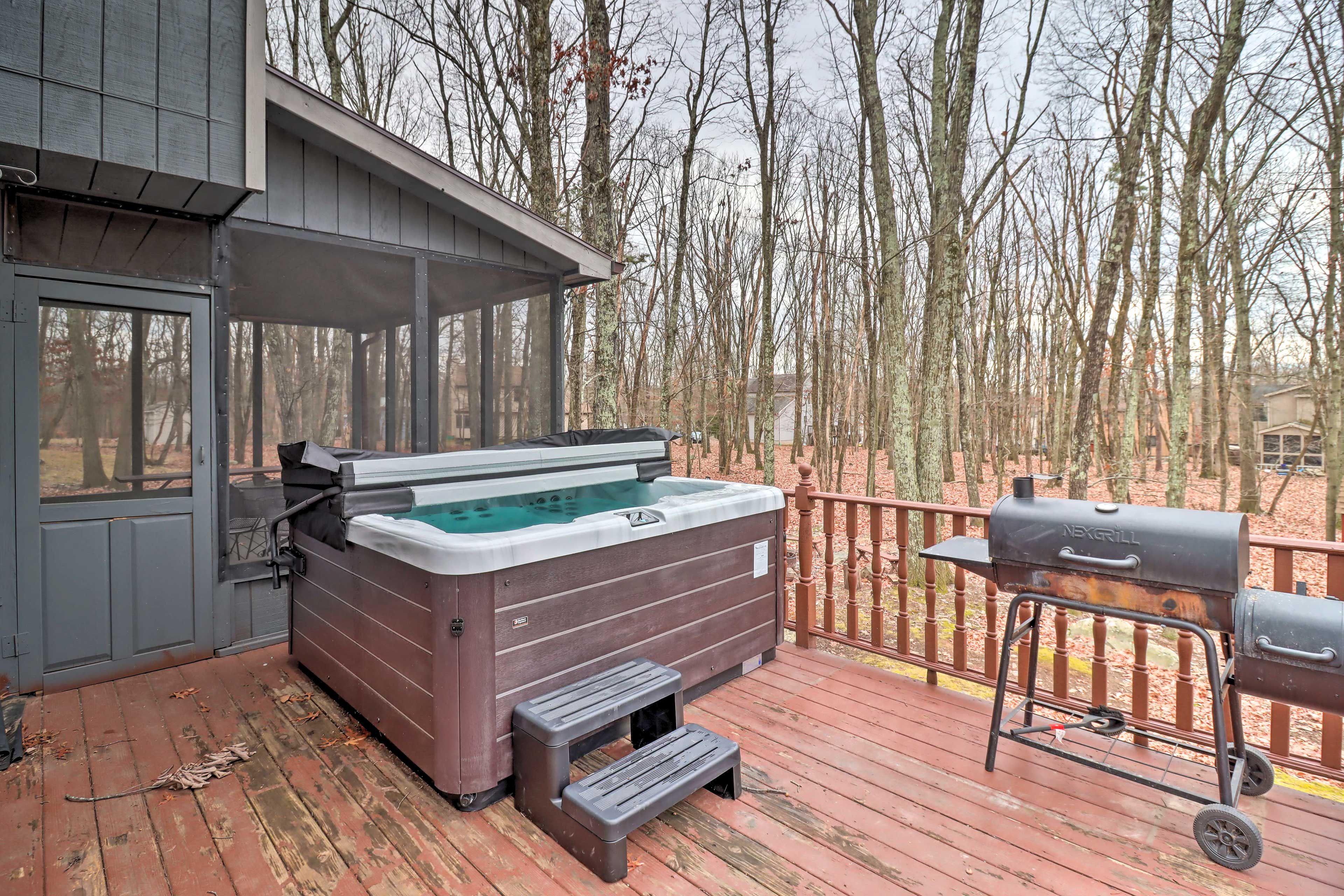Deck | Hot Tub | Charcoal Grill