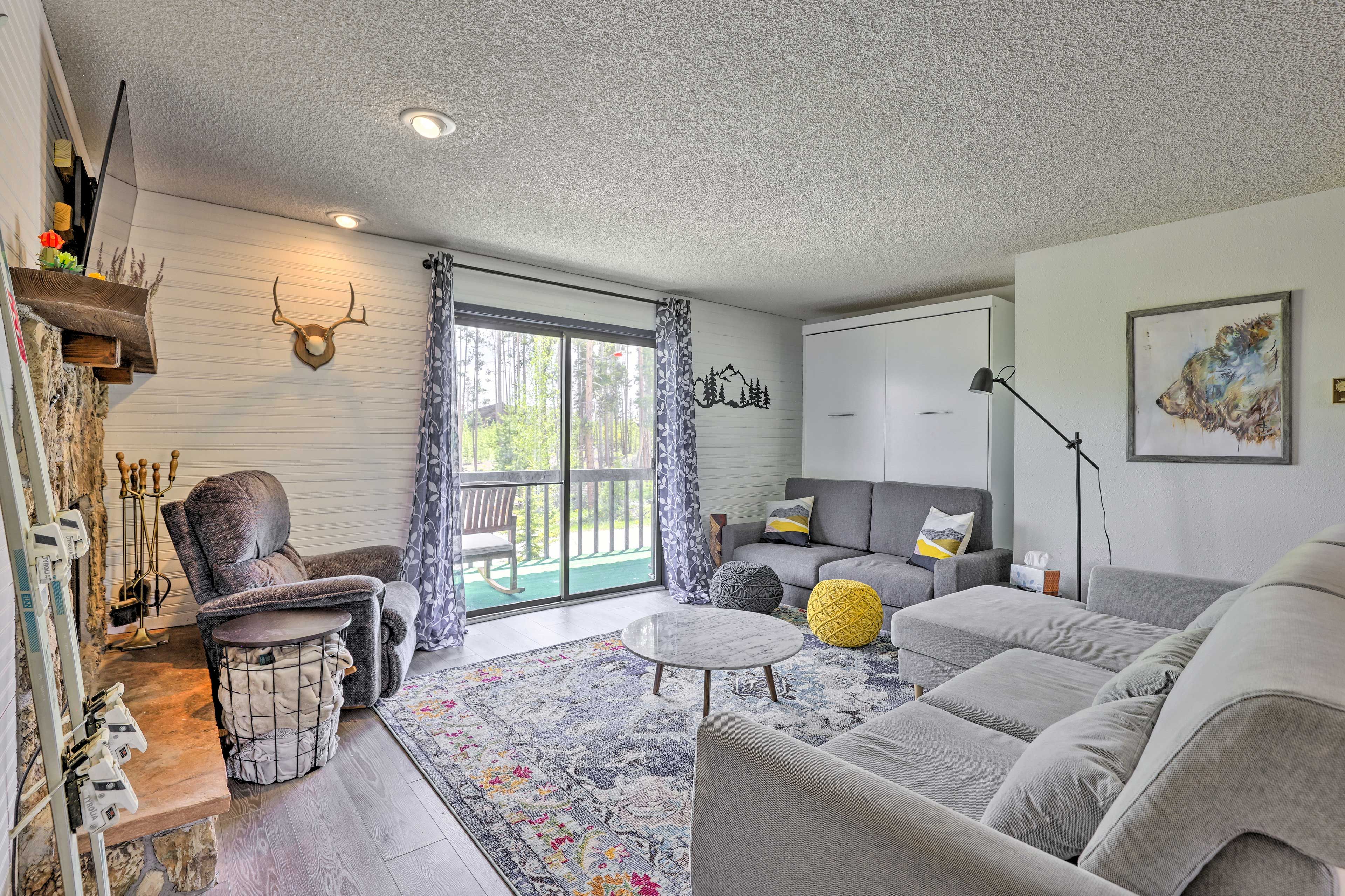 Living Room | Smart TV | Free WiFi