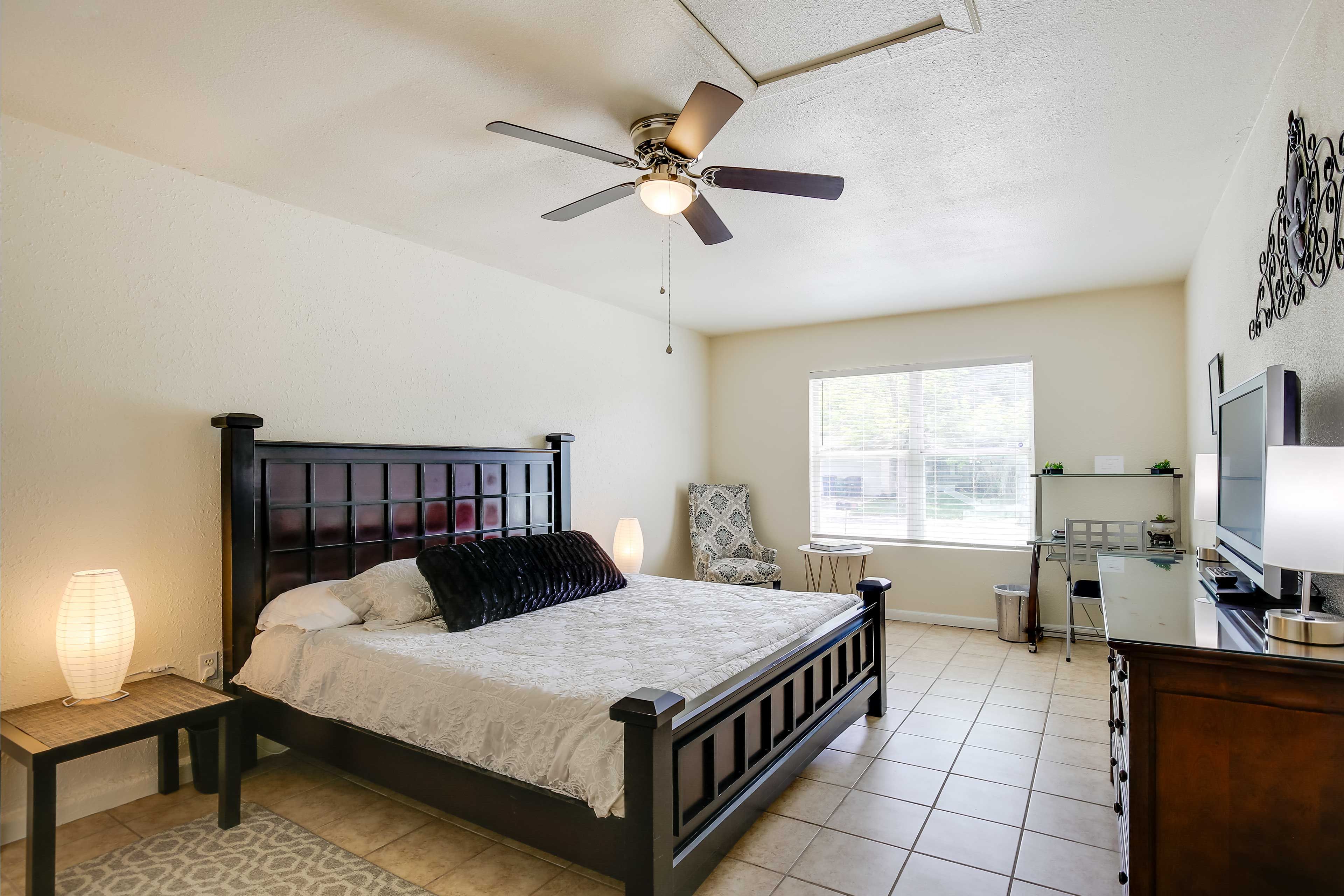 Bedroom 1 | King Bed | Work Desk
