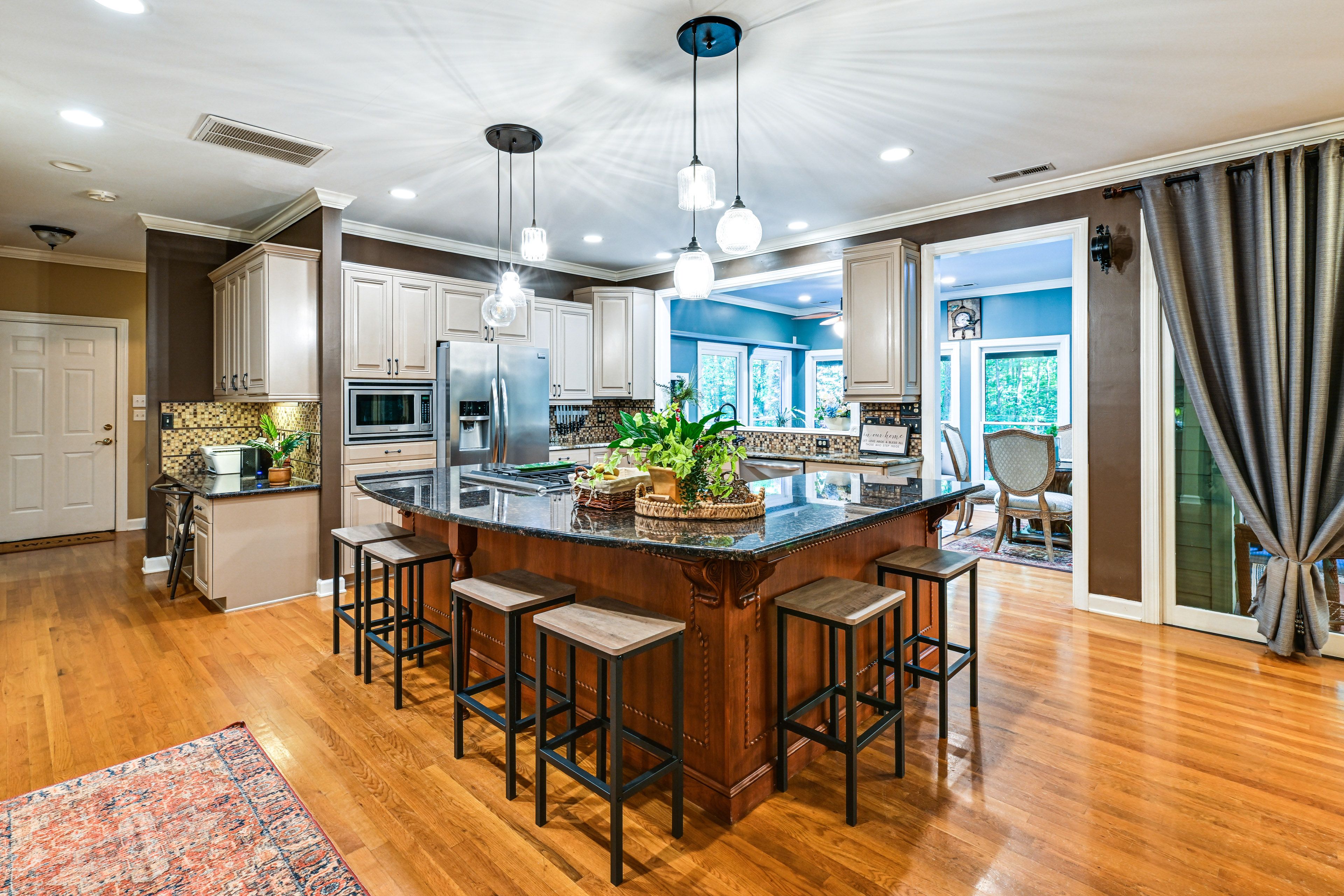 Full Kitchen