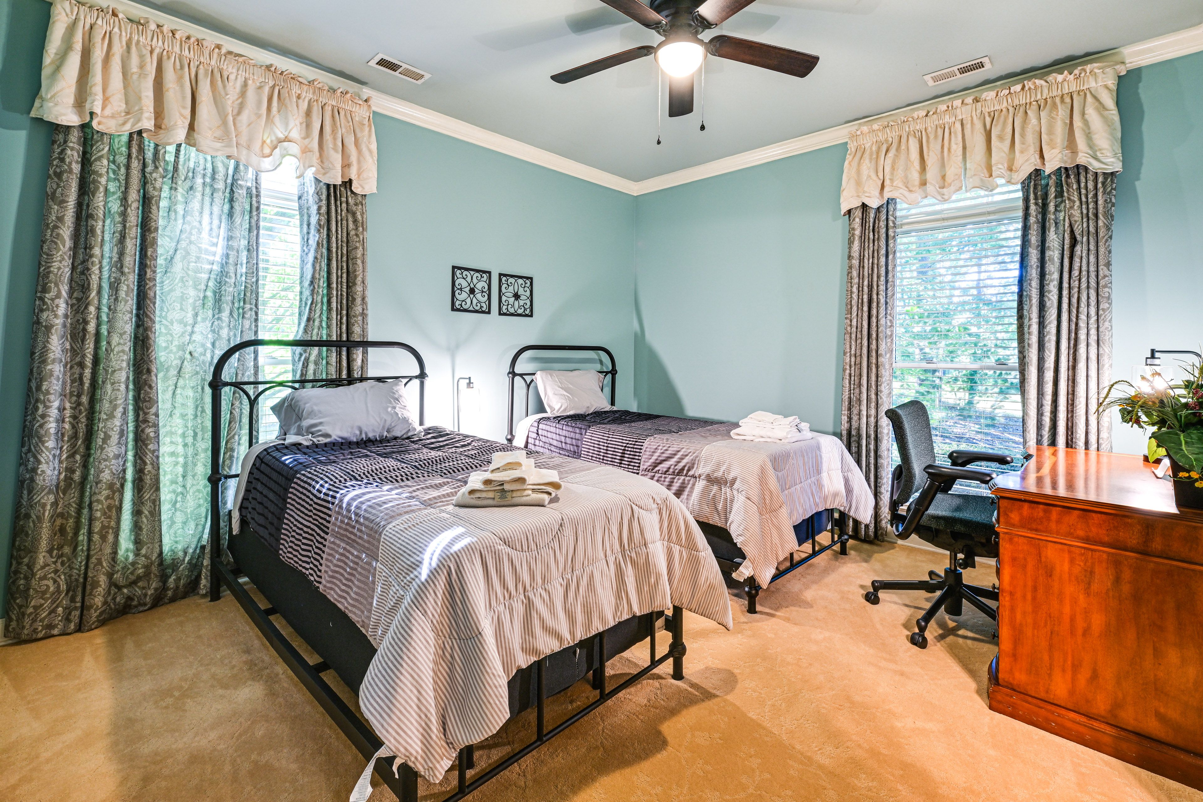 Bedroom | 2 Twin Beds