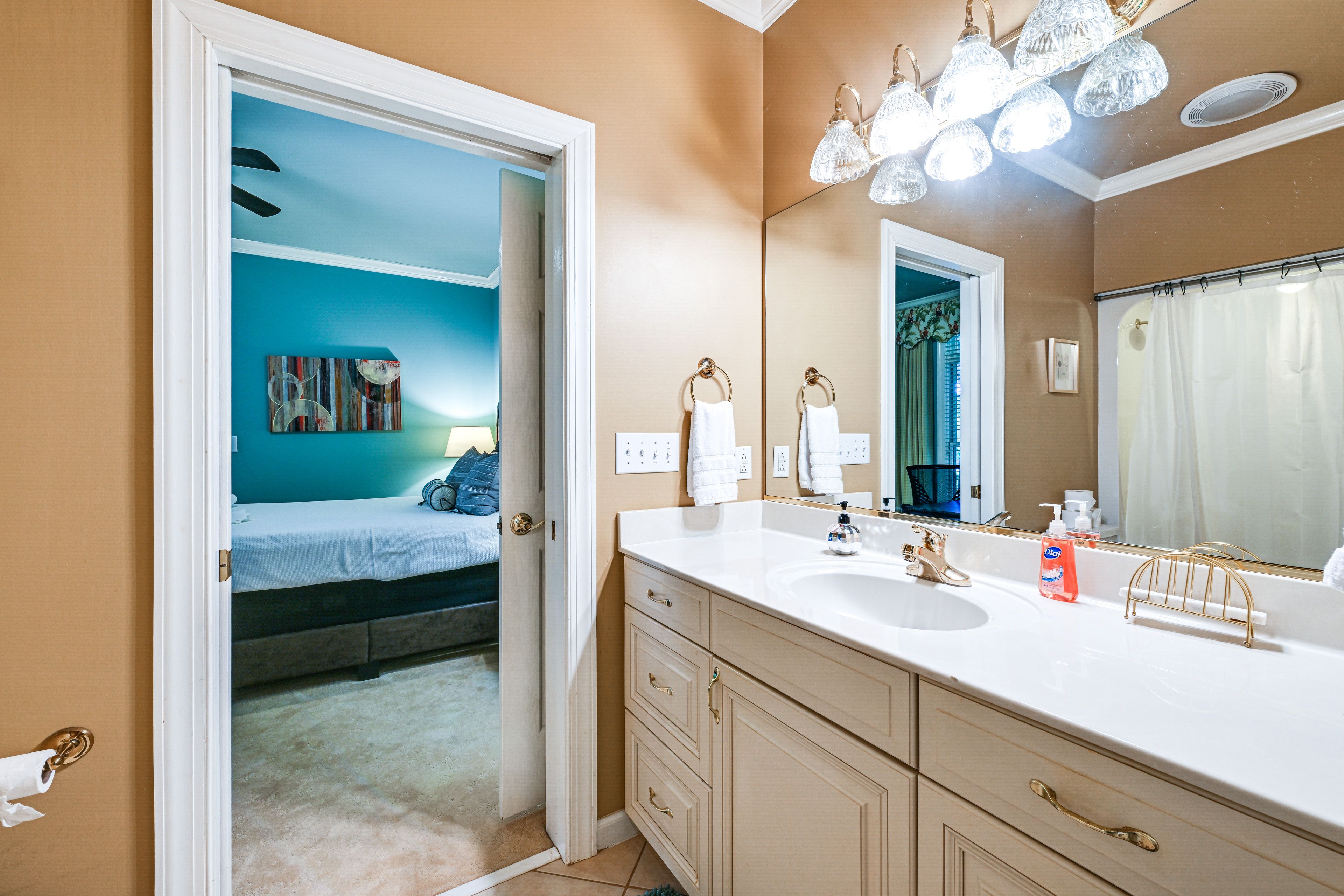 En-Suite Bathroom