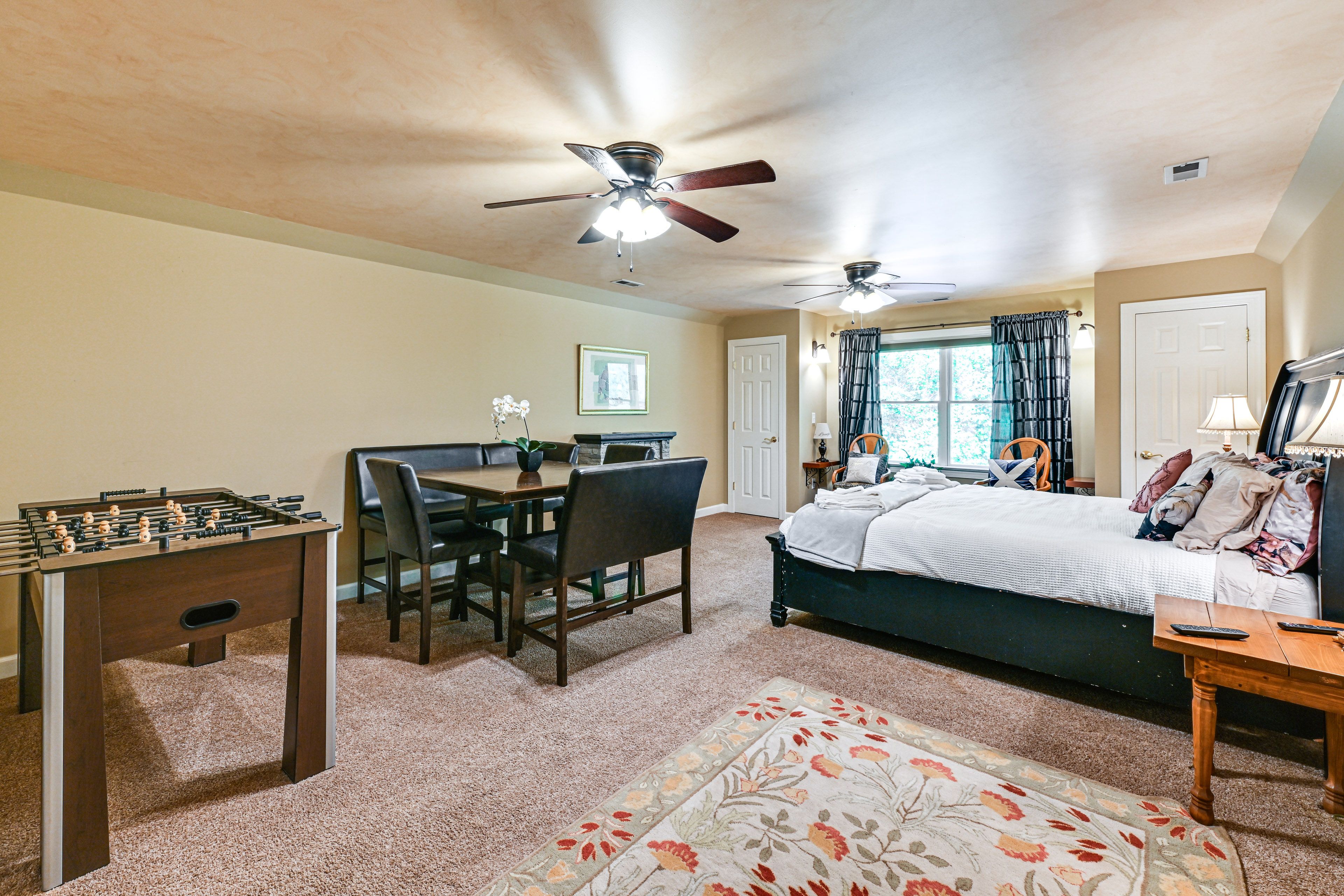 Bedroom | Queen Bed