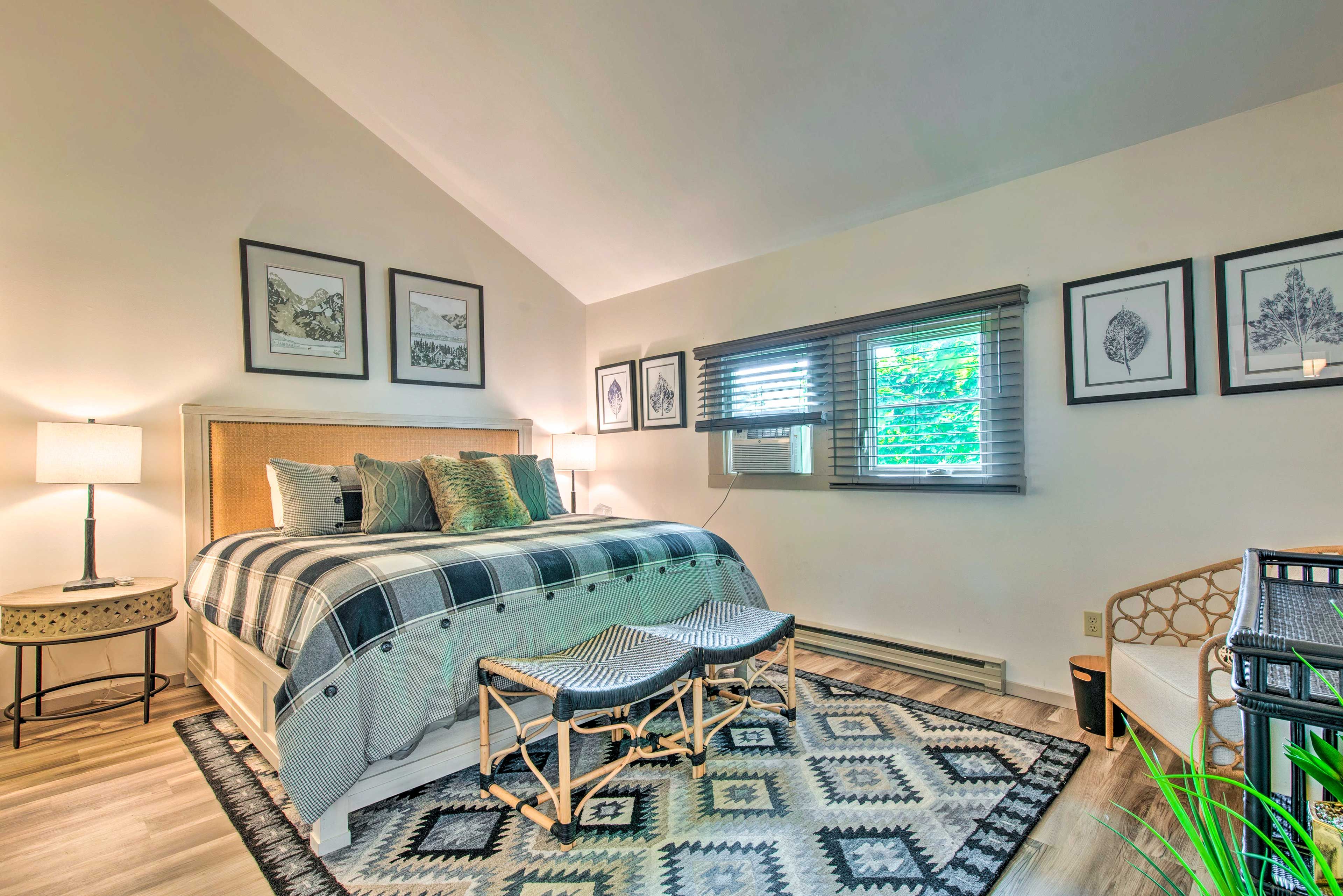 Bedroom 1 | King Bed | 2nd Floor | Linens Provided
