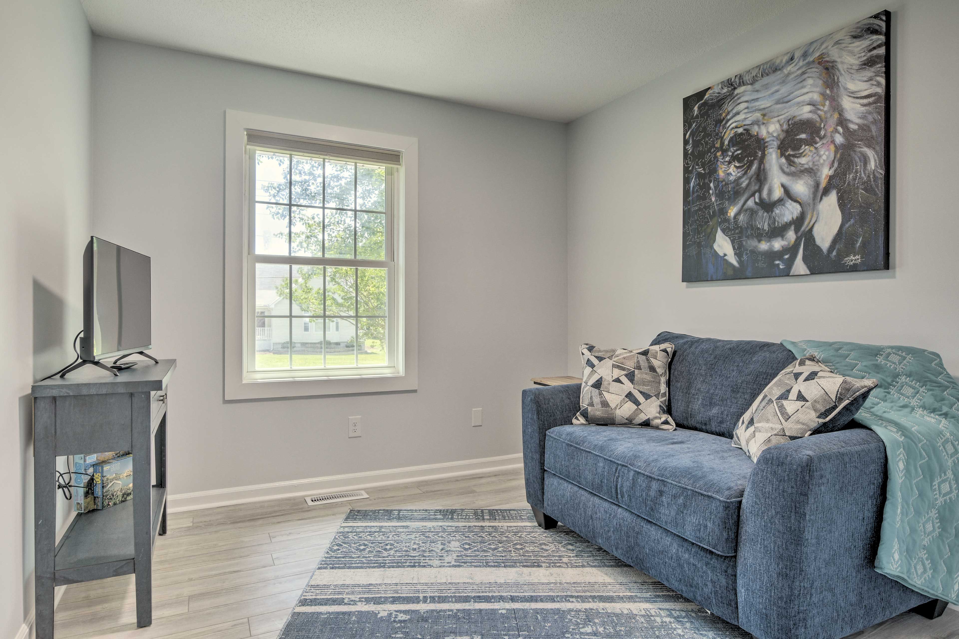 Bedroom 3 | Twin Sleeper Sofa | Smart TV w/ Streaming Services