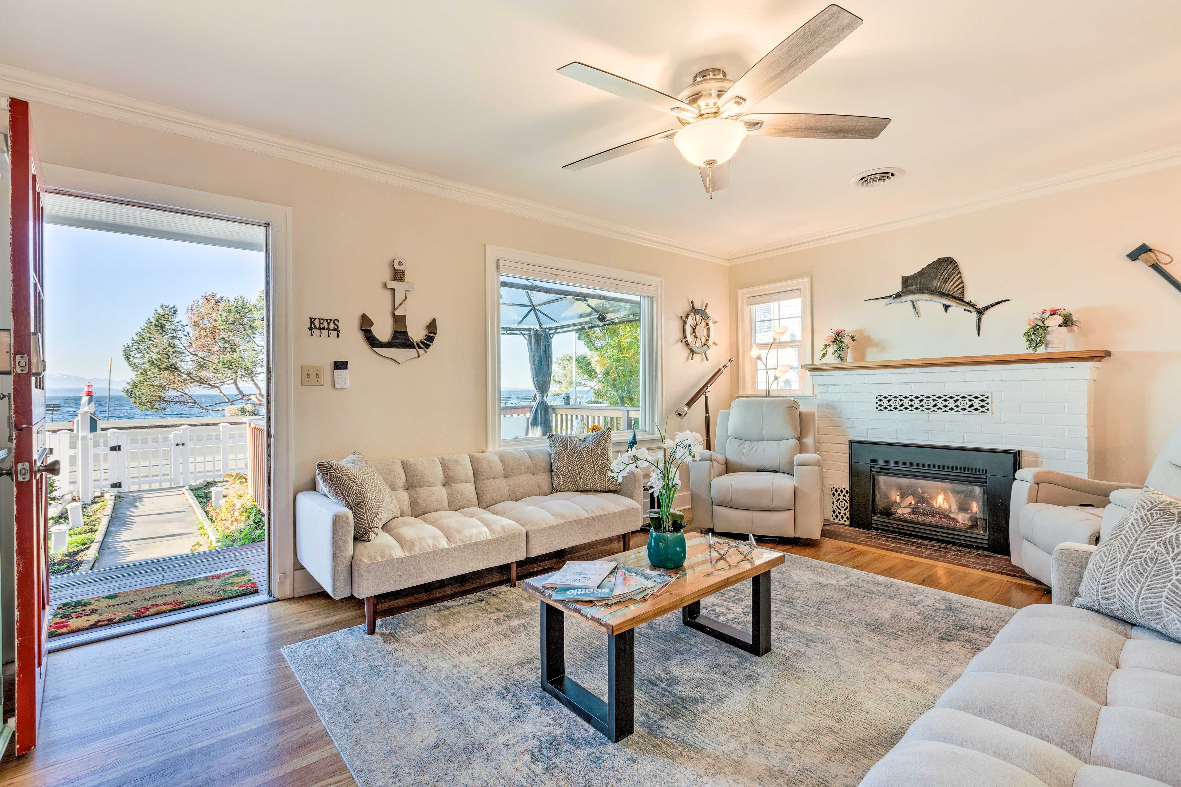 Seattle Vacation Rental | 2BR | 1BA | 730 Sq Ft | Steps Required for Entry