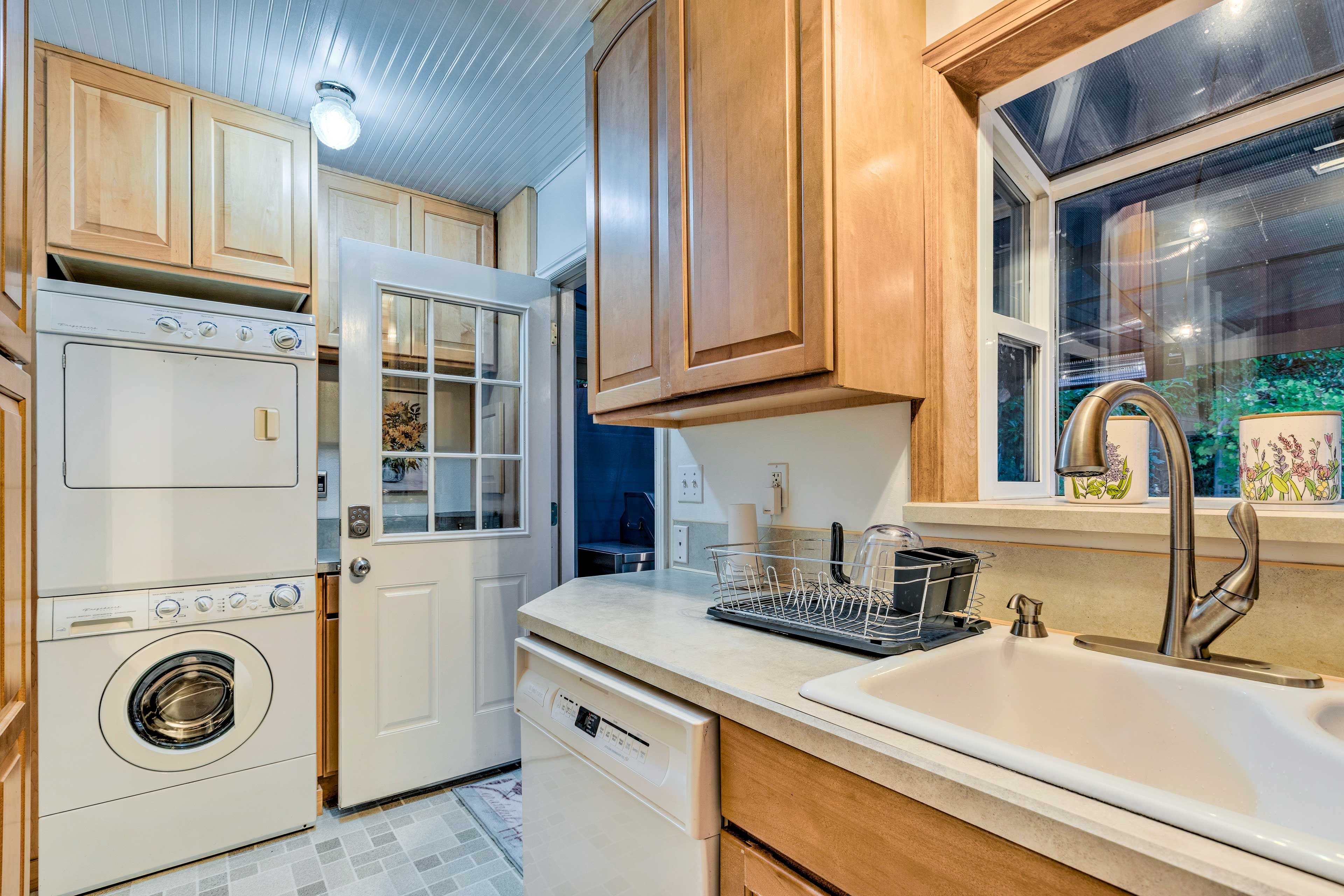 In-Unit Laundry | Washer/Dryer | Iron/Board
