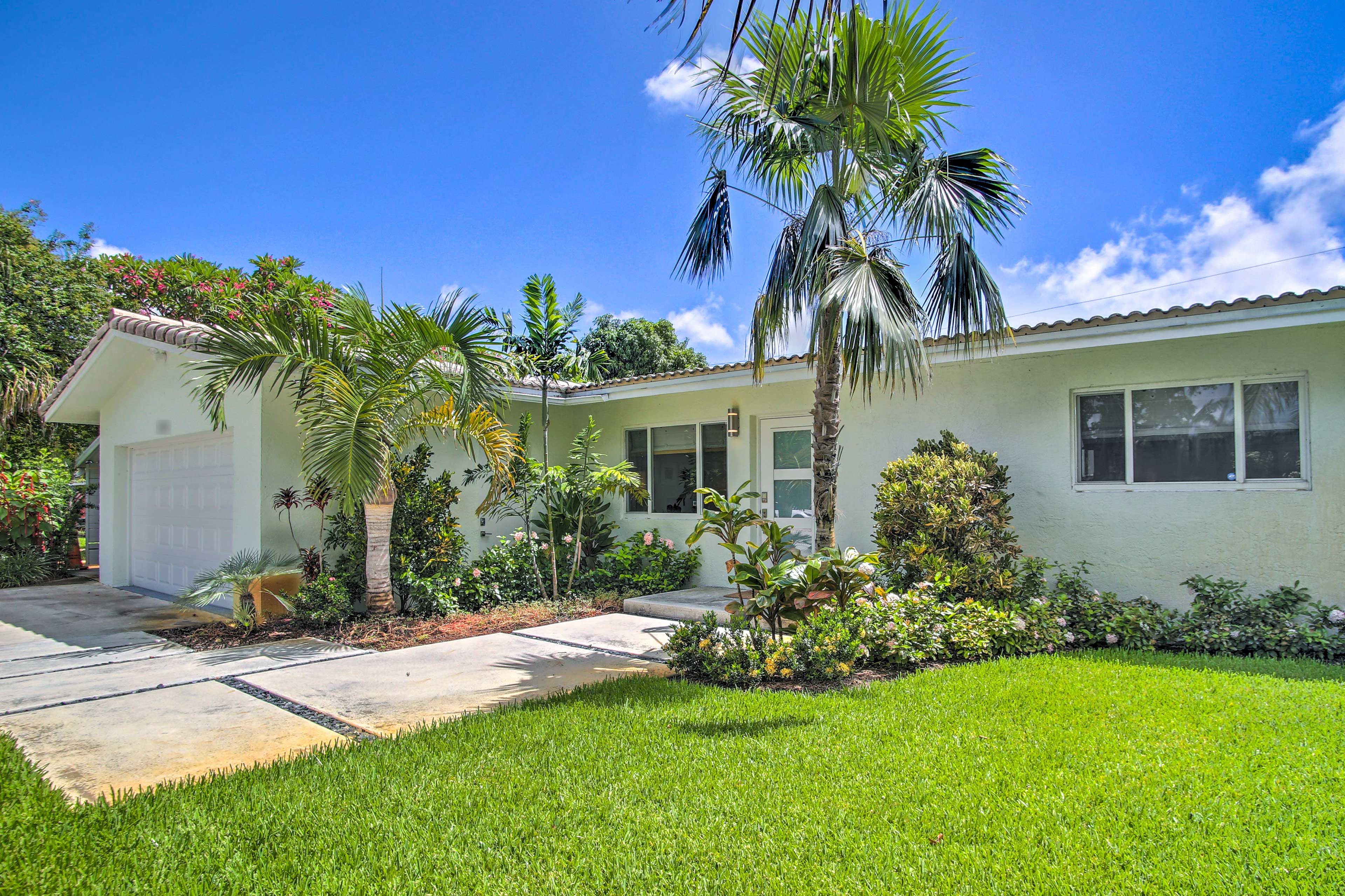 Exterior | Keyless Entry | Driveway (2 Vehicles) | Free Street Parking