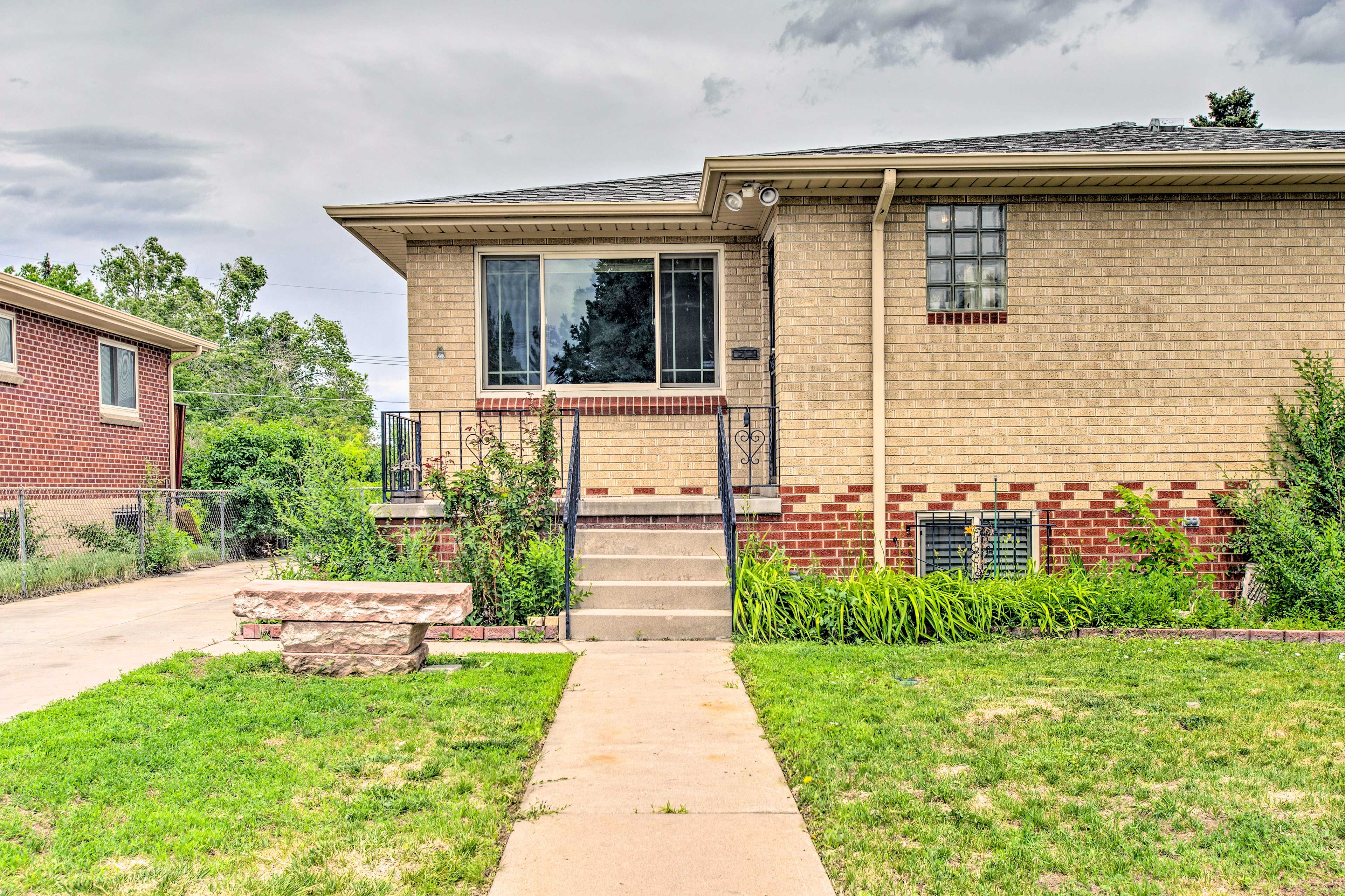 Property Exterior | Driveway Parking (5 Vehicles) | Free Street Parking