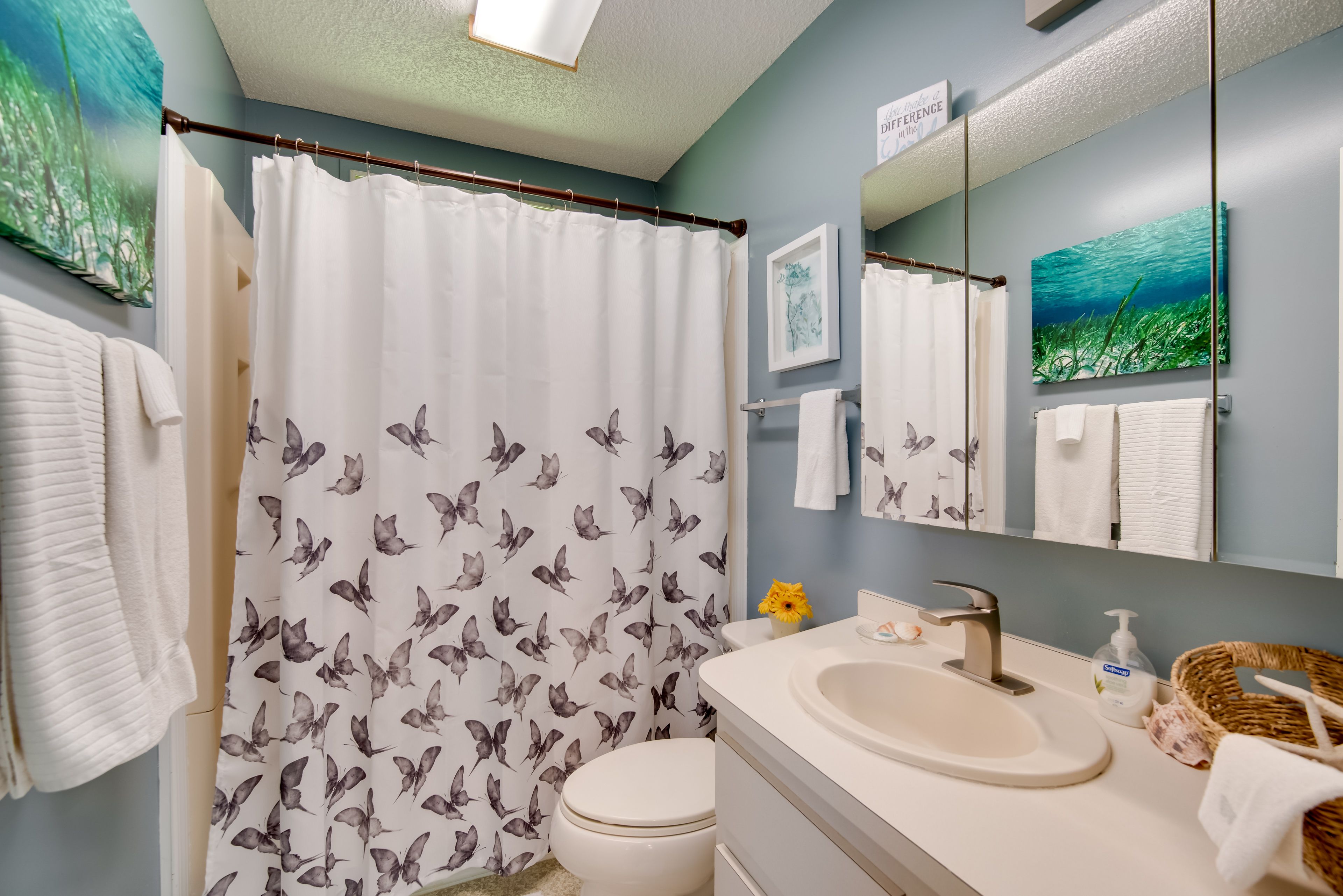 En-Suite Bathroom | Main Level | Towels Provided
