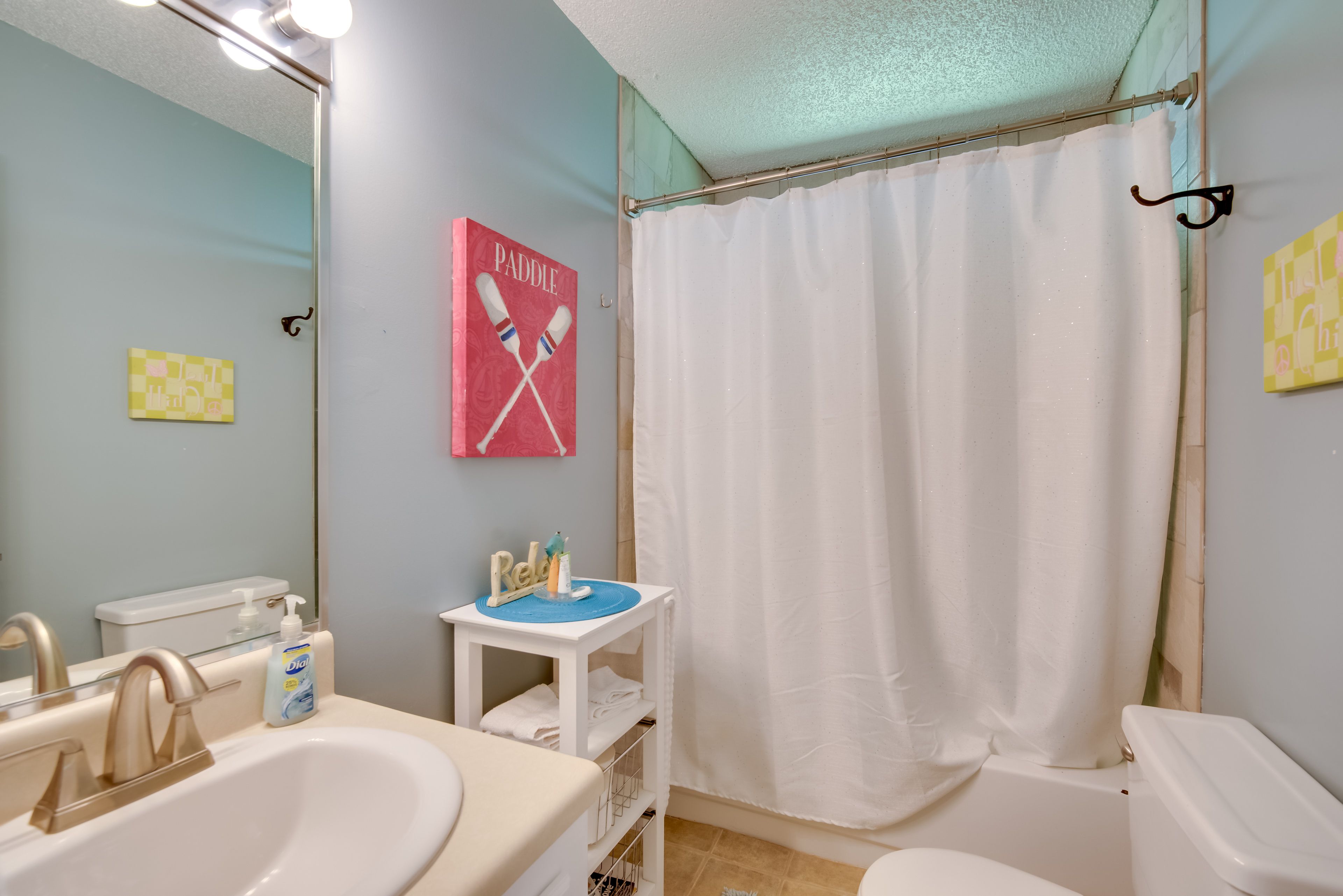 Full Bathroom | Main Level | Complimentary Toiletries