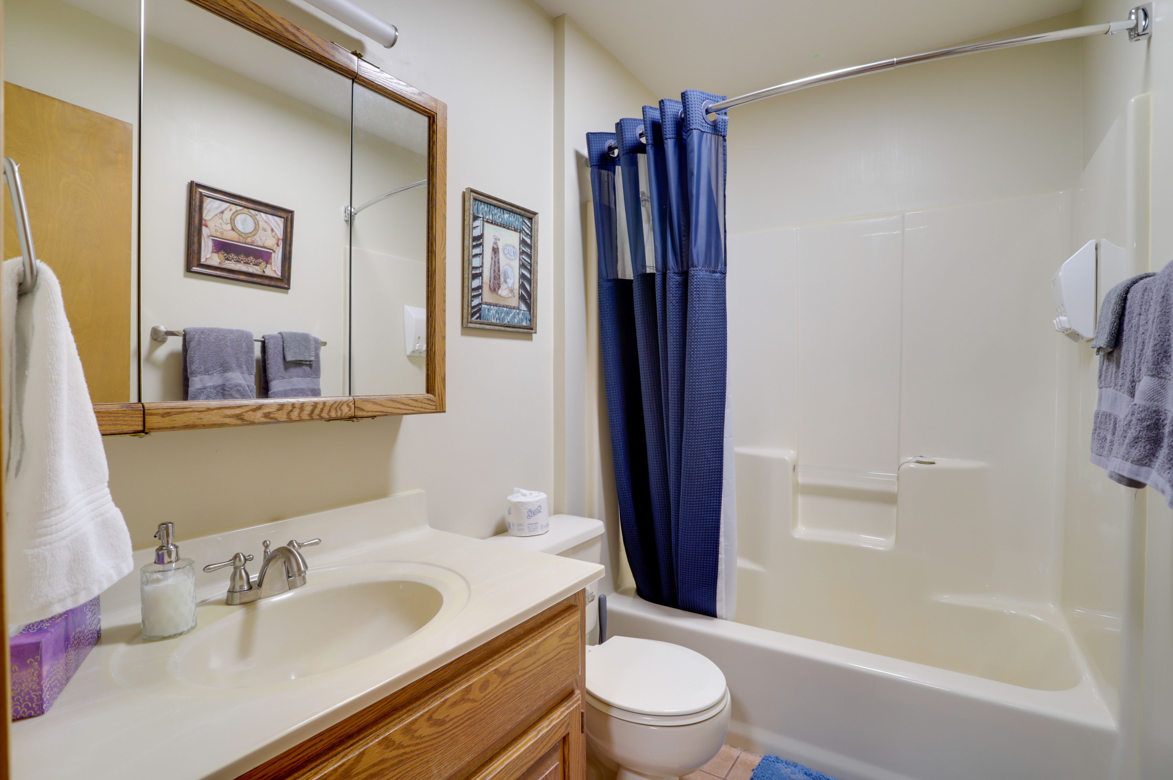Full Bathroom | 2nd Floor