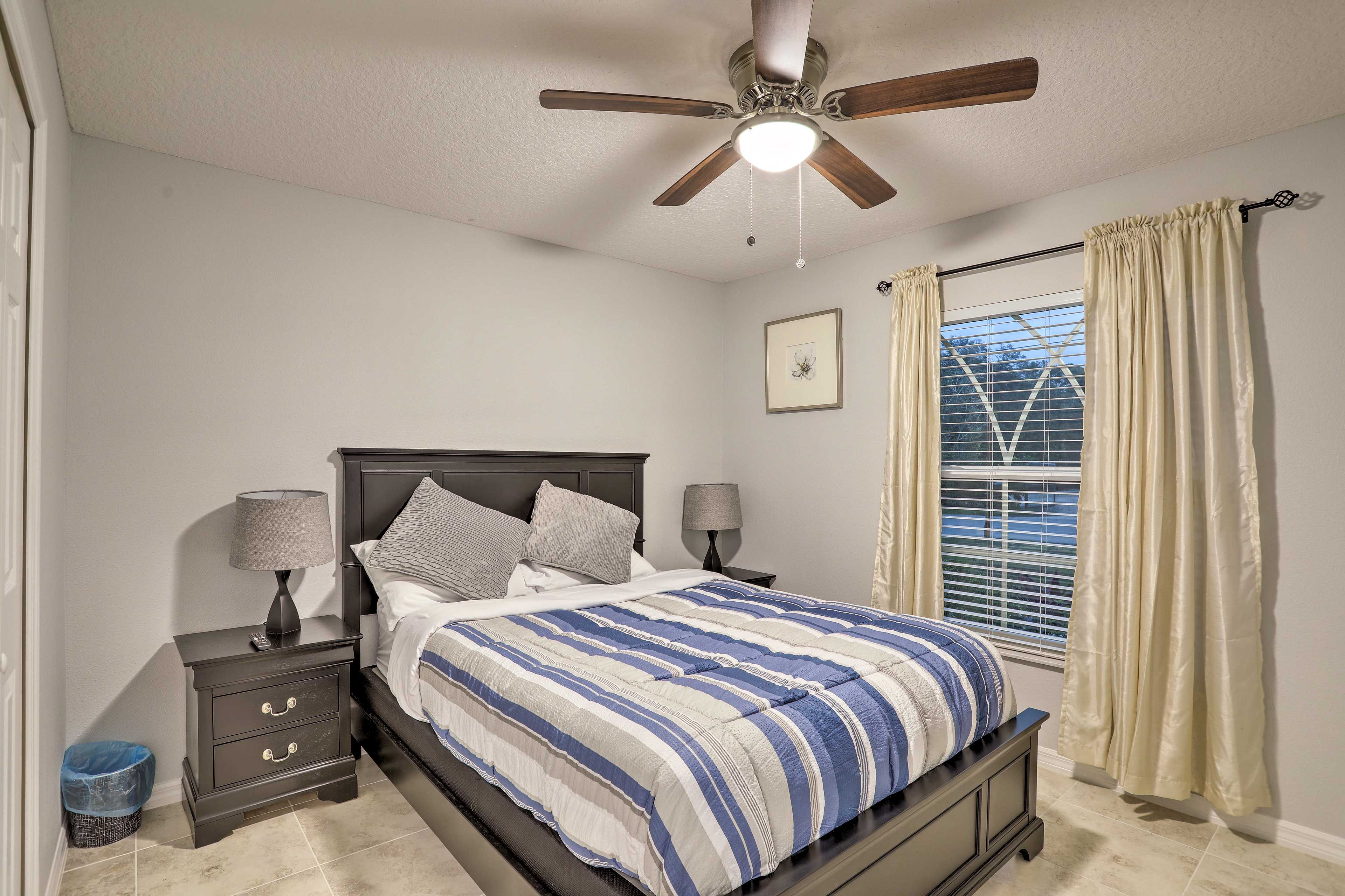 Bedroom 4 | Queen Bed