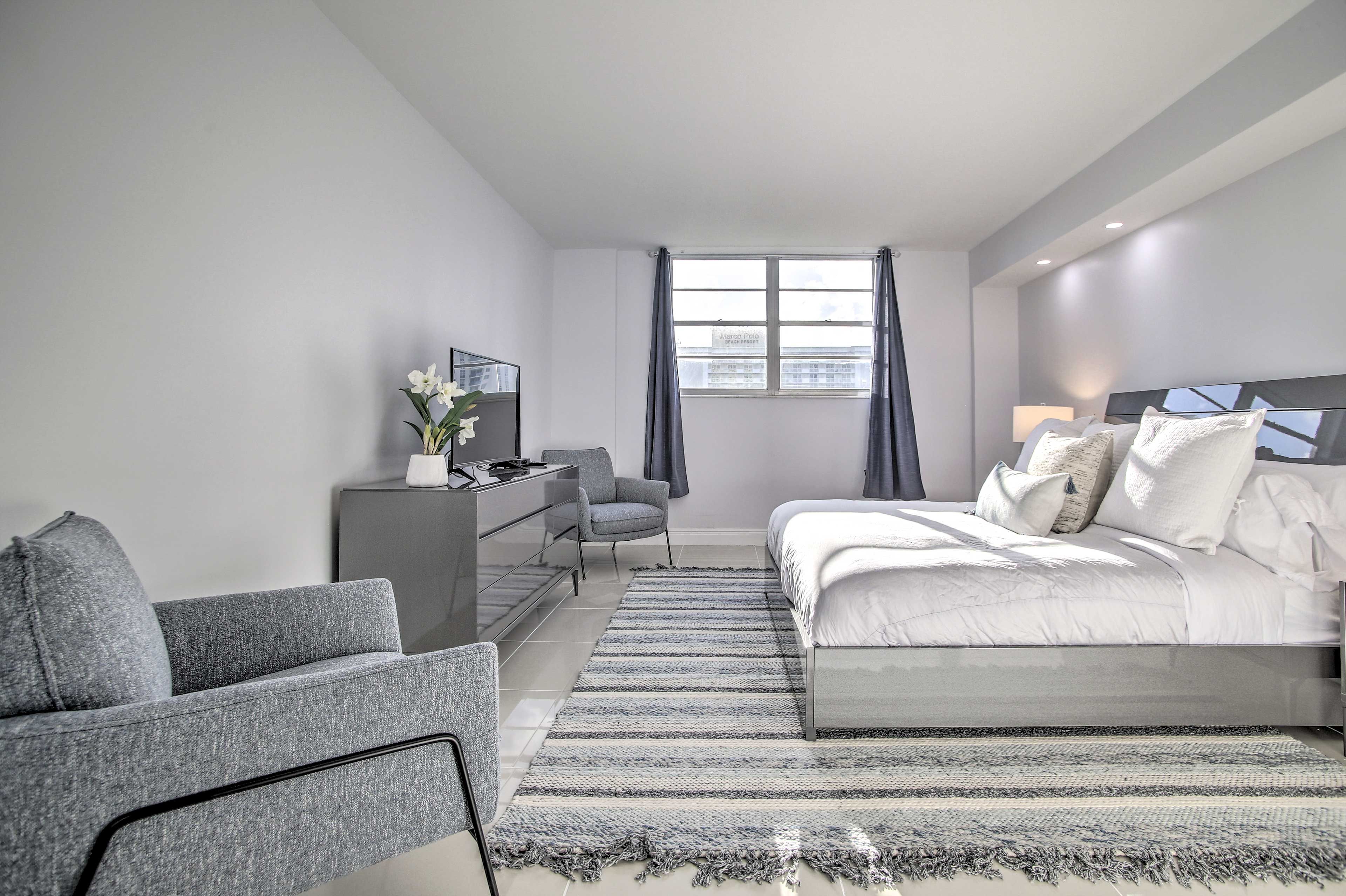 Bedroom 1 | King Bed | Smart TV
