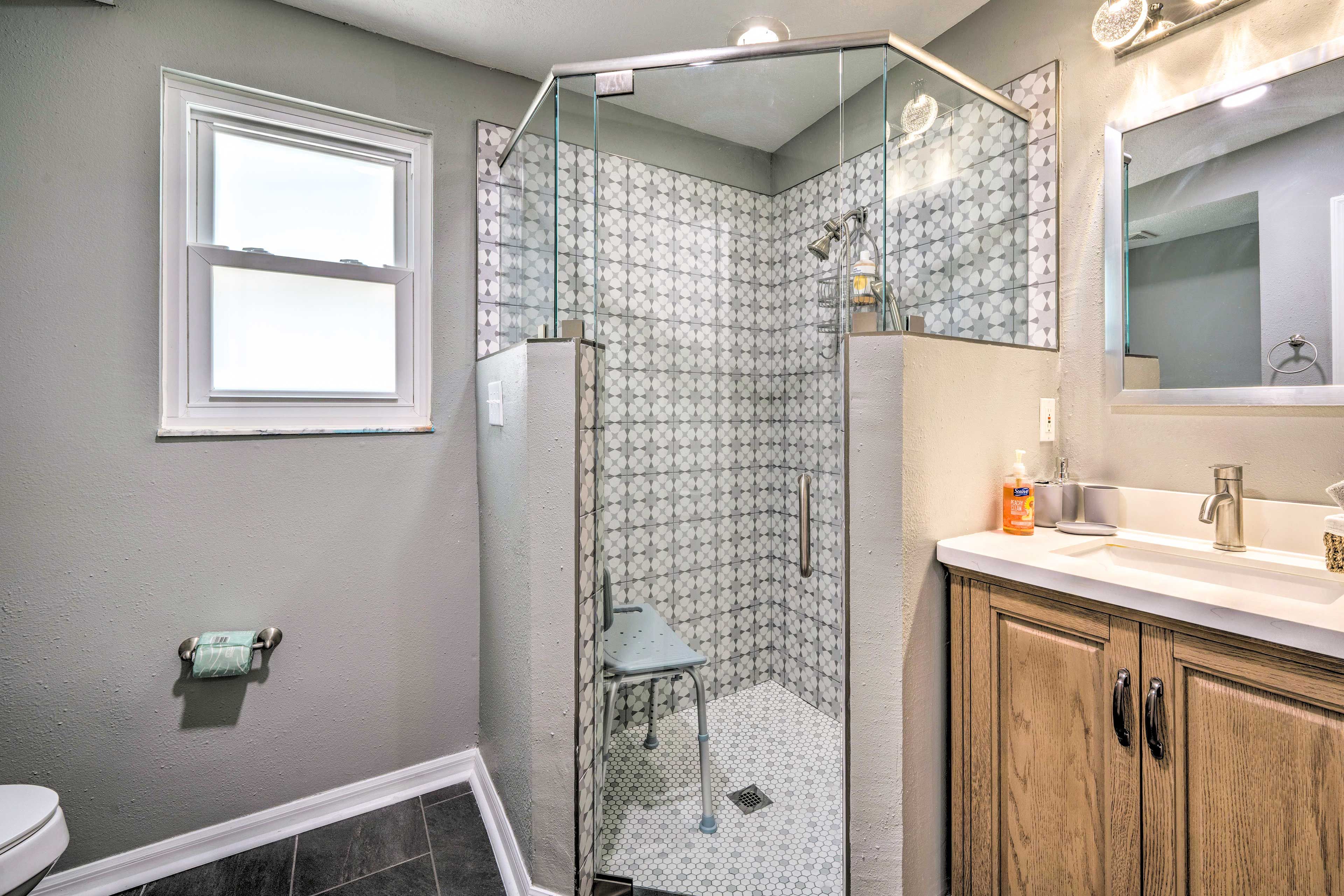 En-Suite Bathroom | Towels Provided
