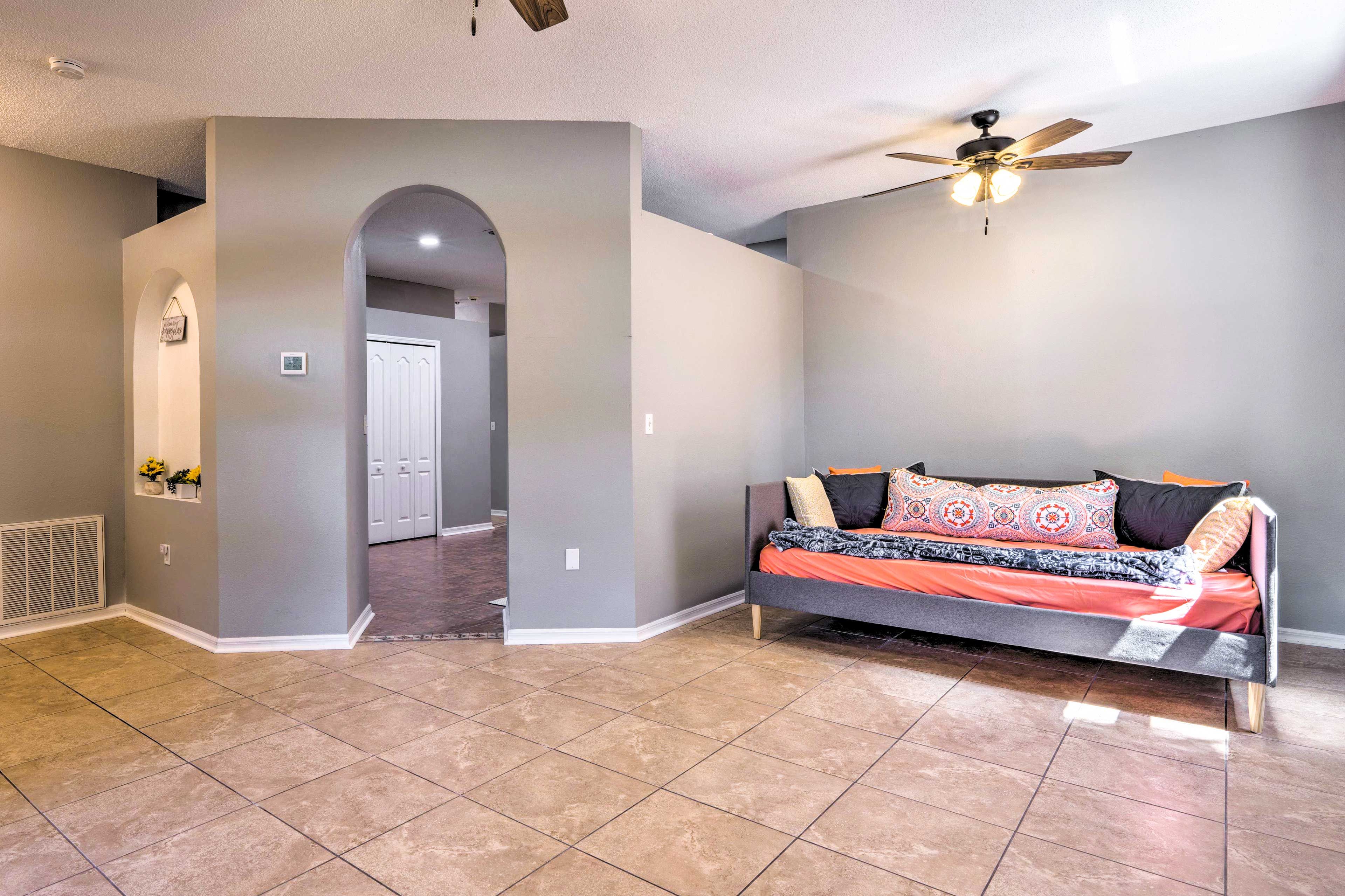 Additional Living Area | Queen Daybed