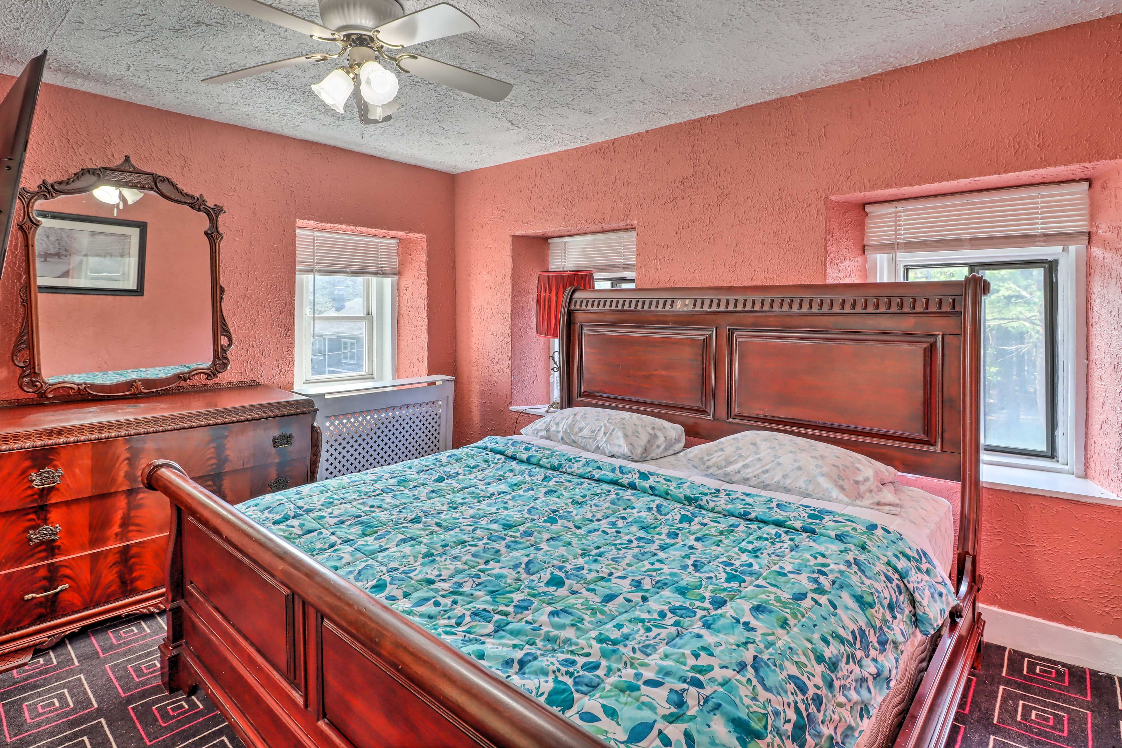Bedroom 2 | King Bed | 2nd Floor | Stairs to Access