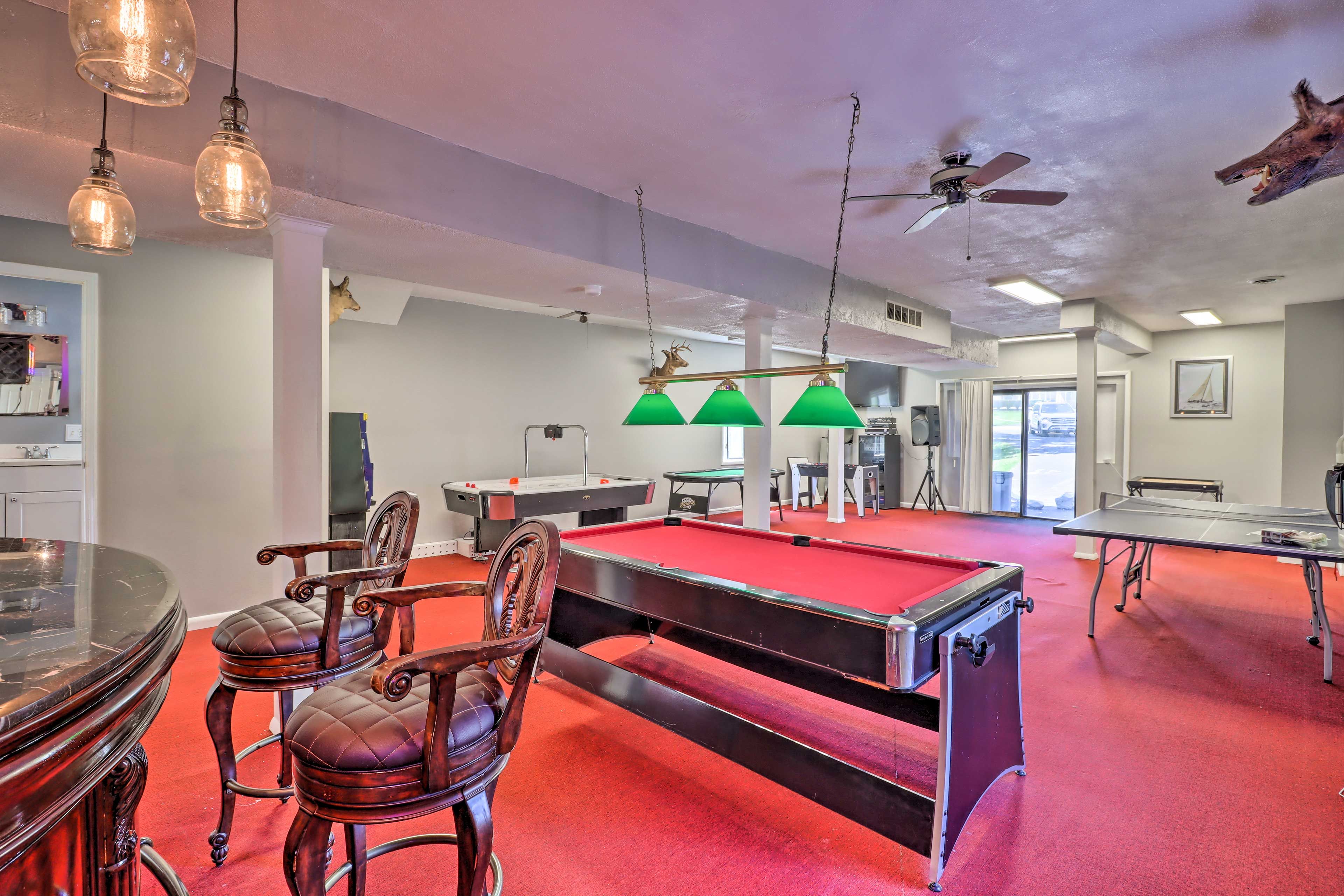 Shared Game Room | Pool Table | Smart TV | Karaoke